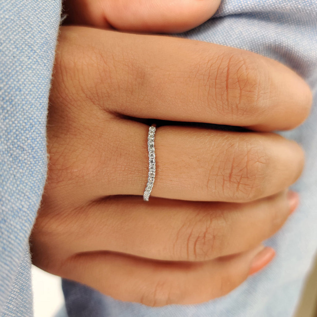 Danity Curvy White Gold Wedding Band
