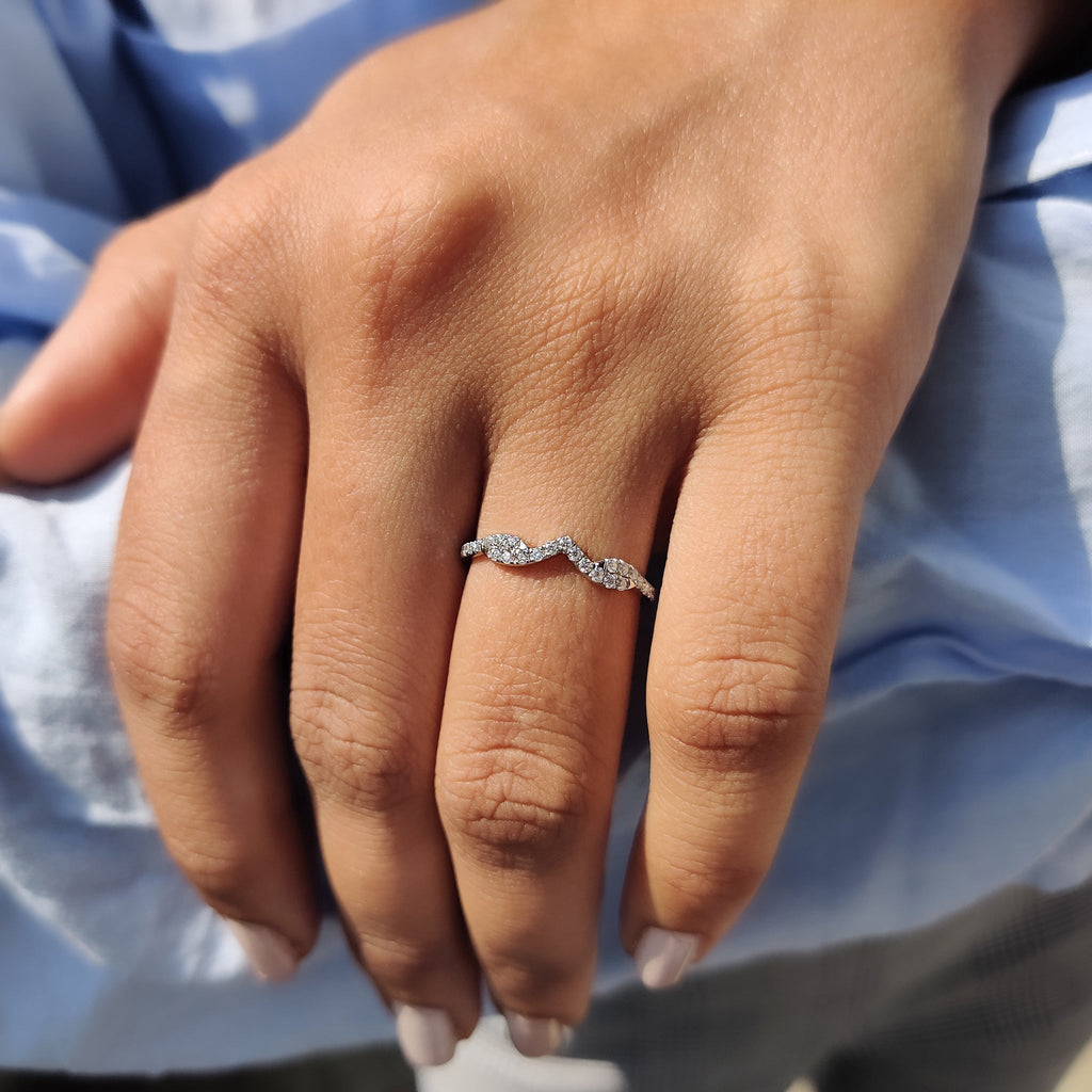 Round Cut Vintage Style Chevron Wedding Band
