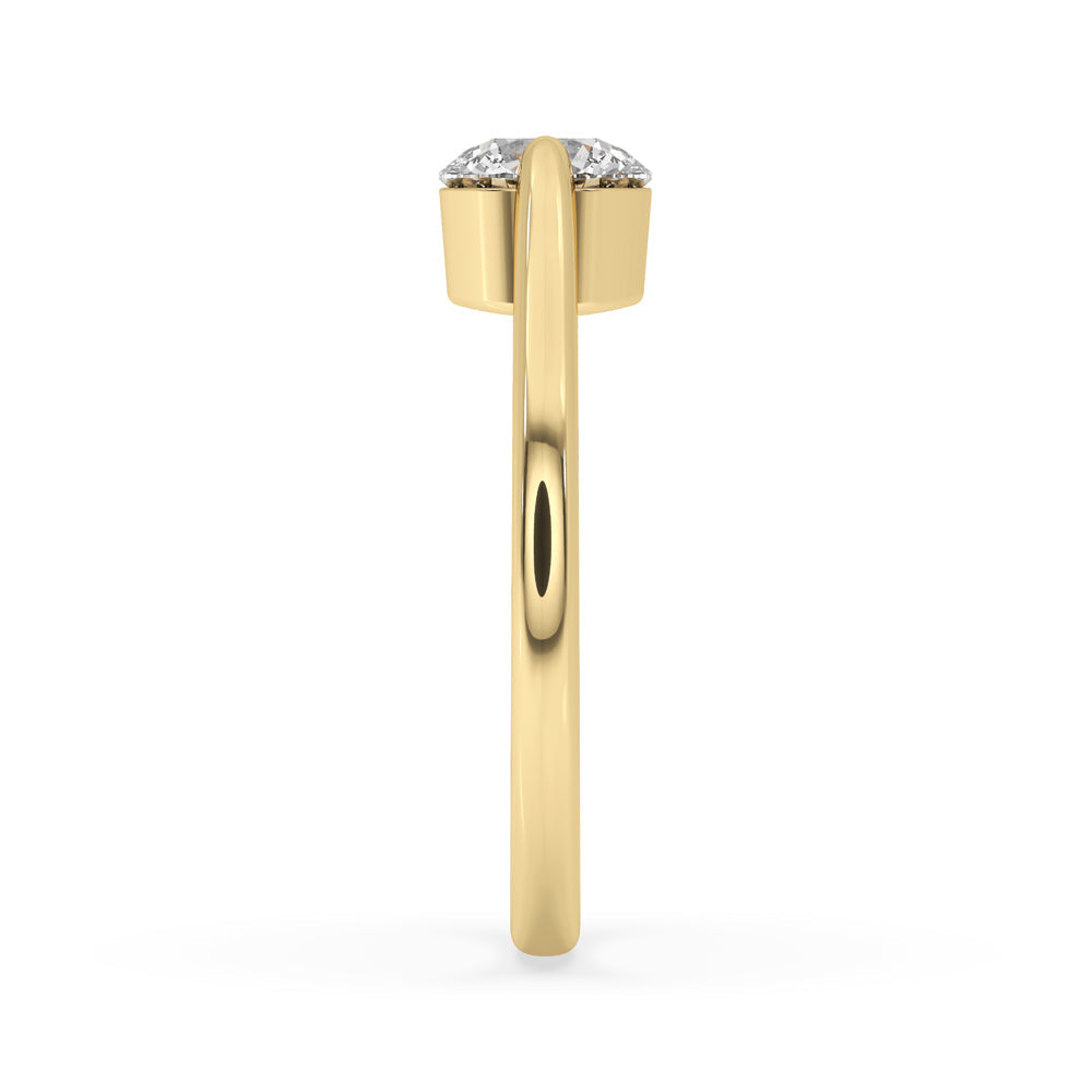 Single Diamond Engagement Ring Round Diamond in Gold Setting
