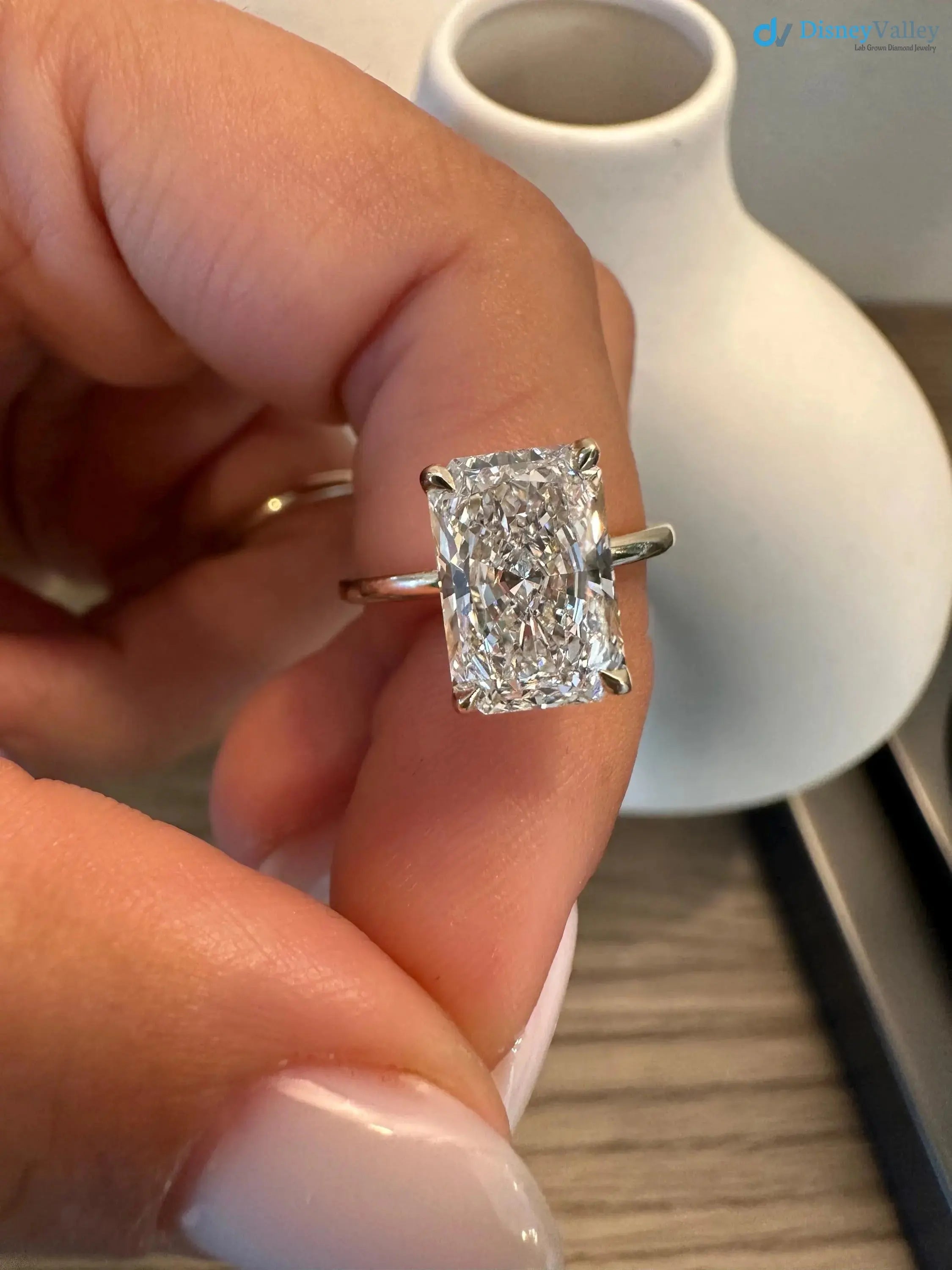 4 CT Radiant Cut IGI certified Lab grown Diamond Engagement Ring DisneyValley Hauptbild