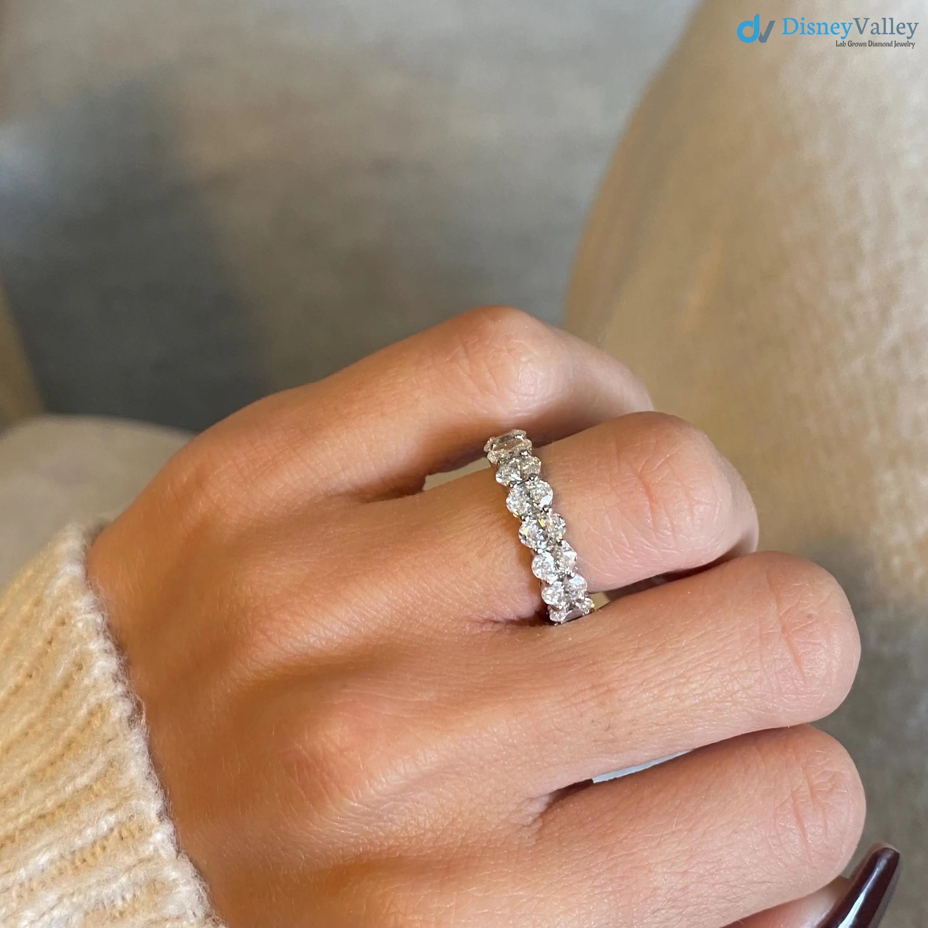 4 Carat D-VVS2 Oval Cut Lab Diamond Eternity Anniversary Wedding Band - DisneyValley Hauptbild