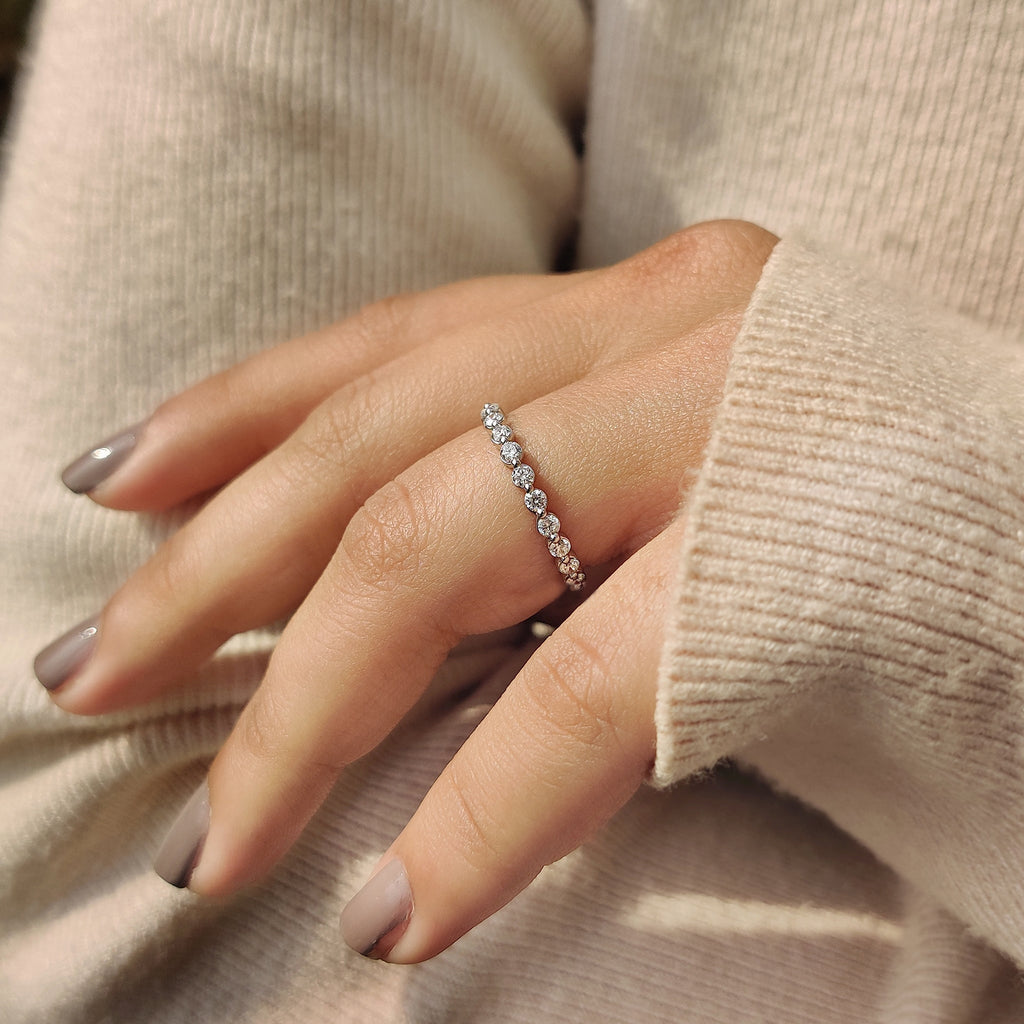 Shared Prong Eternity Round Diamond Wedding Band