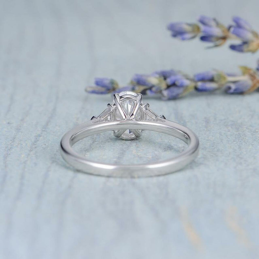 1.0CT Oval Cut 3 Stone Moissanite Diamond Engagement Ring