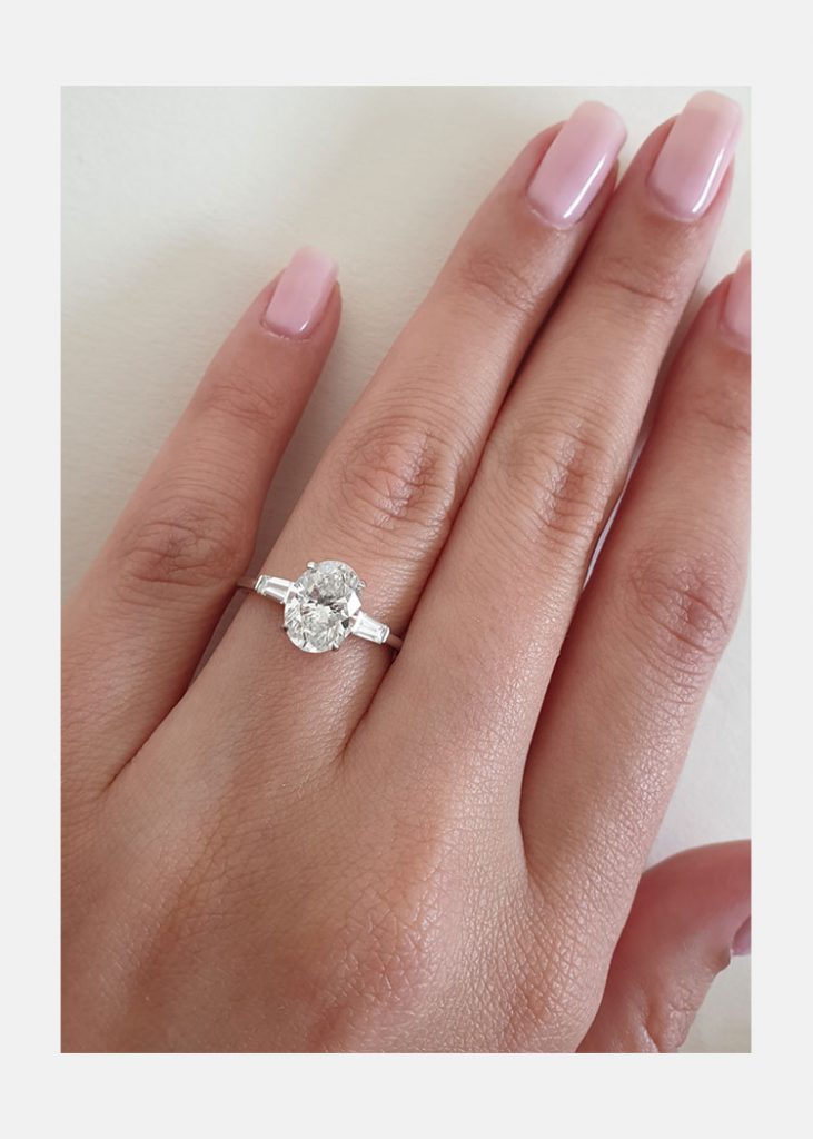 2.0 CT Oval Cut Moissanite Three Stone Engagement Ring