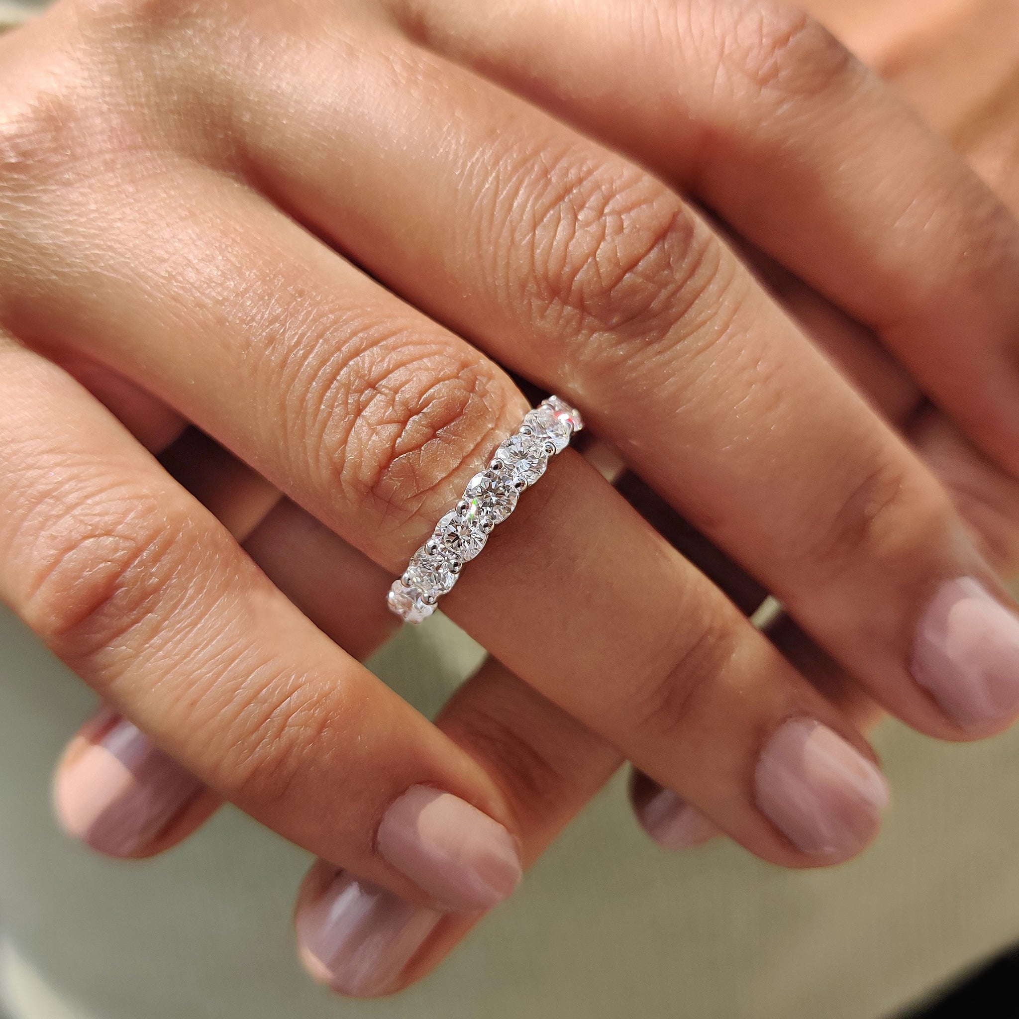 White Gold Engagement Band – Round Diamond