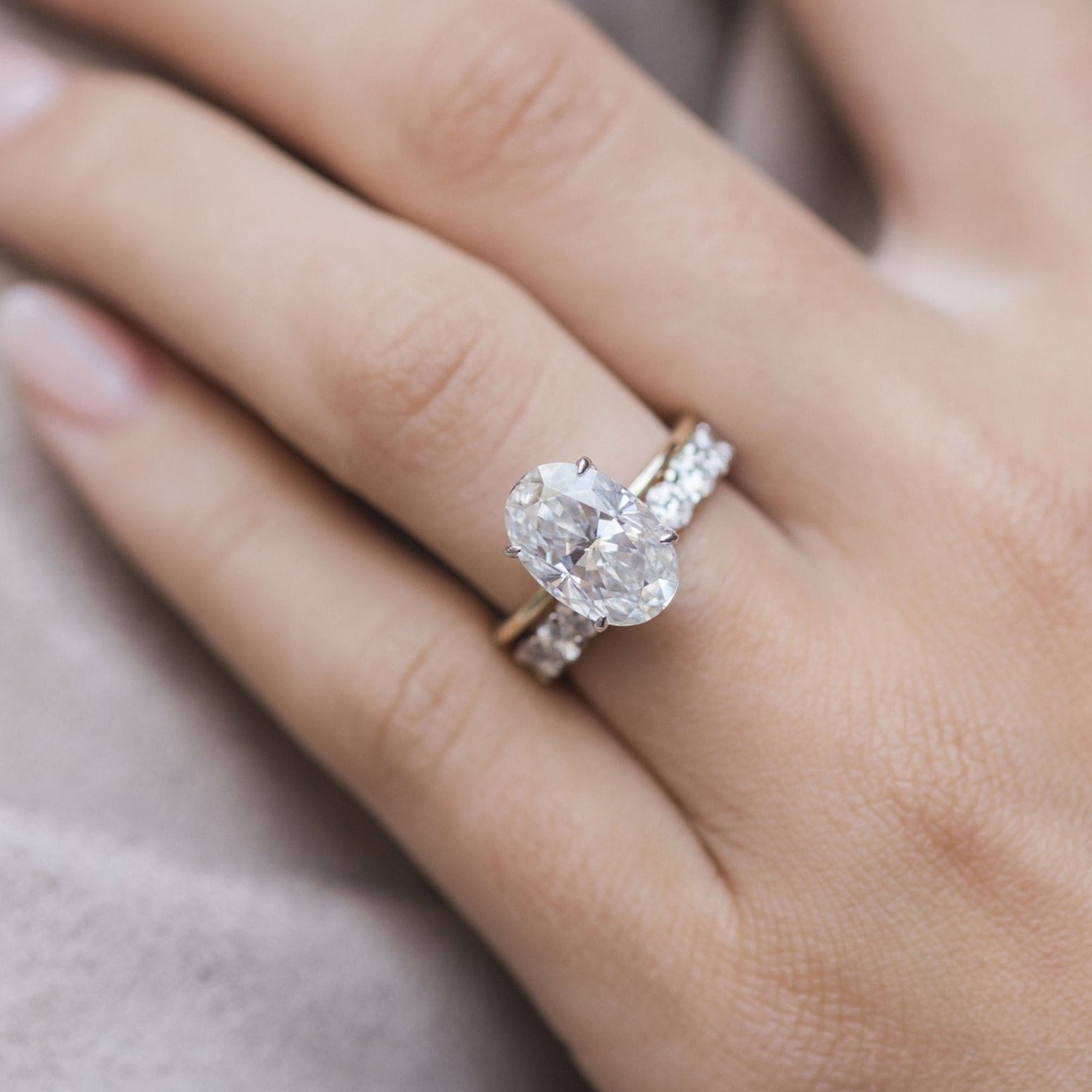 4.0 CT Oval Moissanite Soliatire Engagement Ring Main image