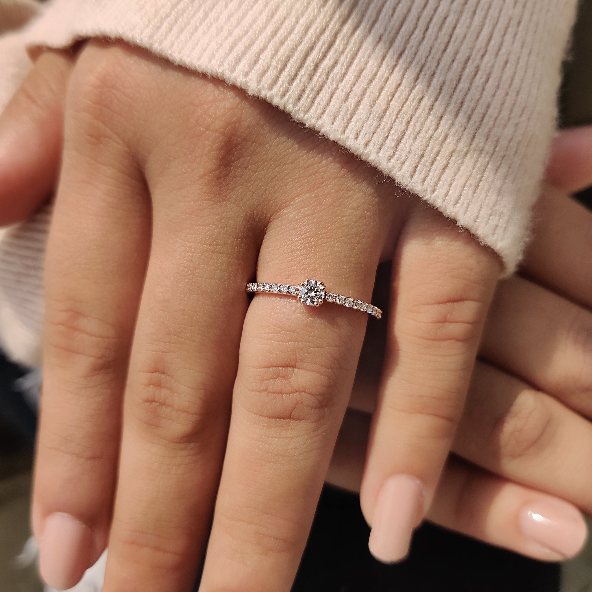 Round Cut Minimalist Engagement Ring