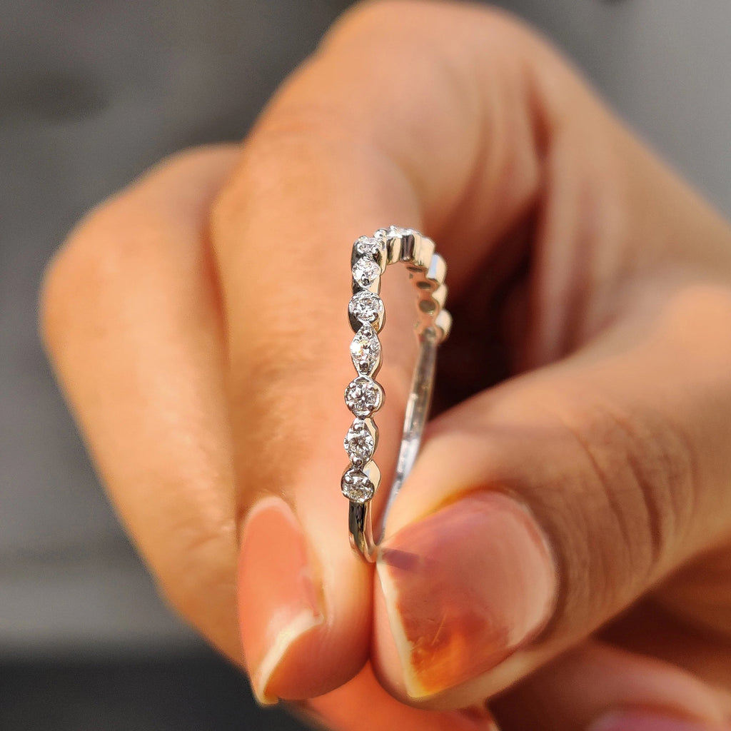 Round Cut Curved Moissanite Wedding Band
