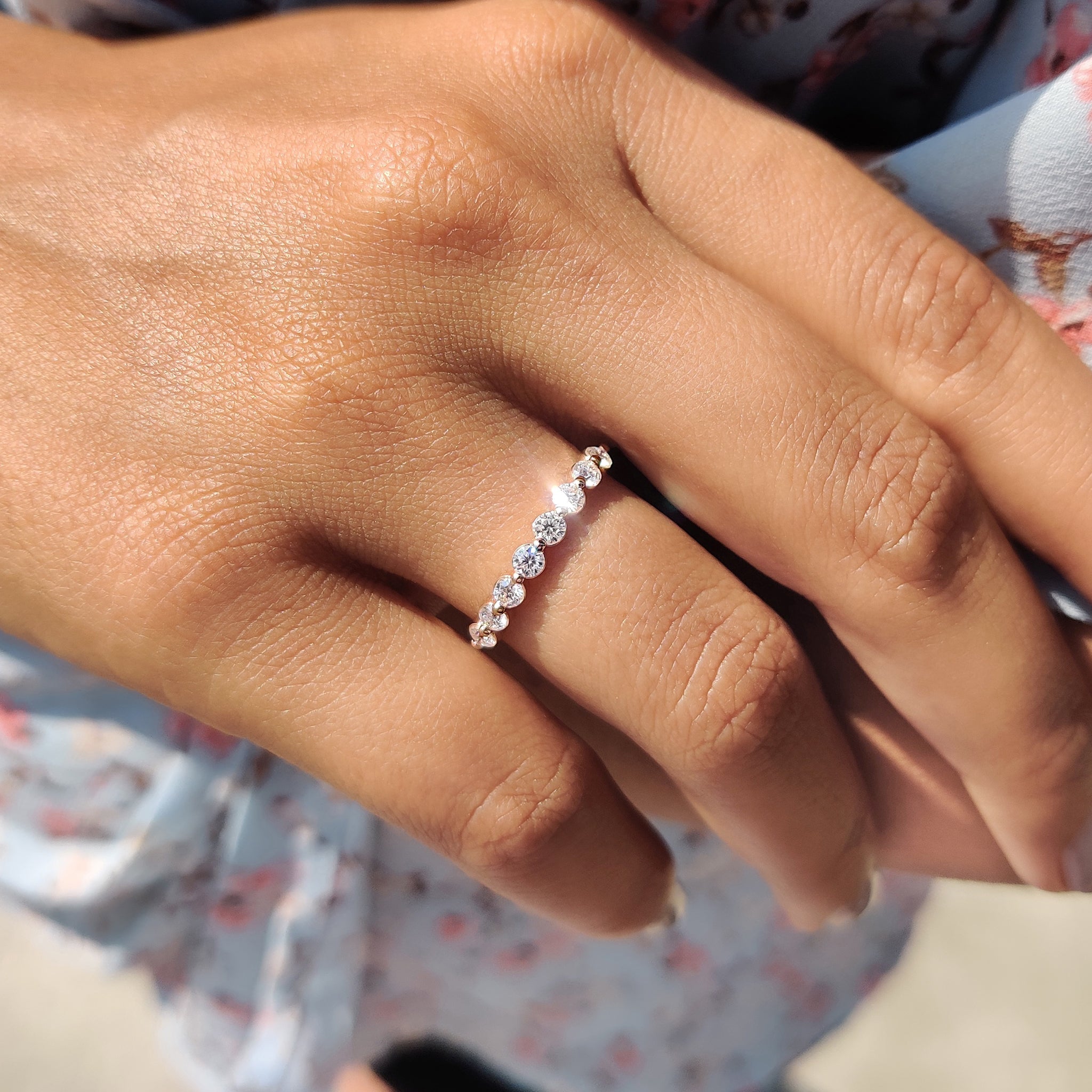 Half Eternity Band In Round Cut style Imagen secundaria del producto