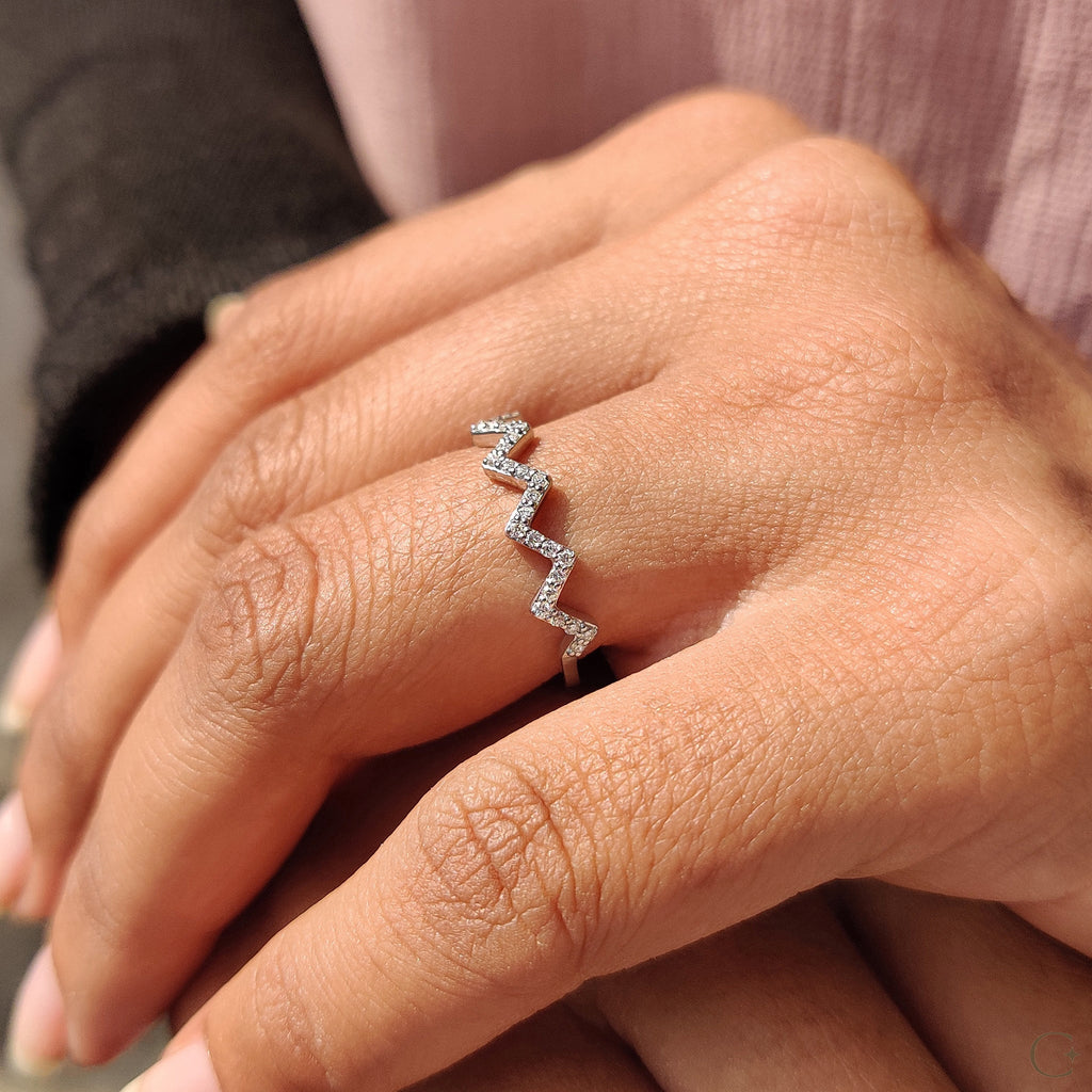Zig Zag Band Featuring Round Cut Diamond