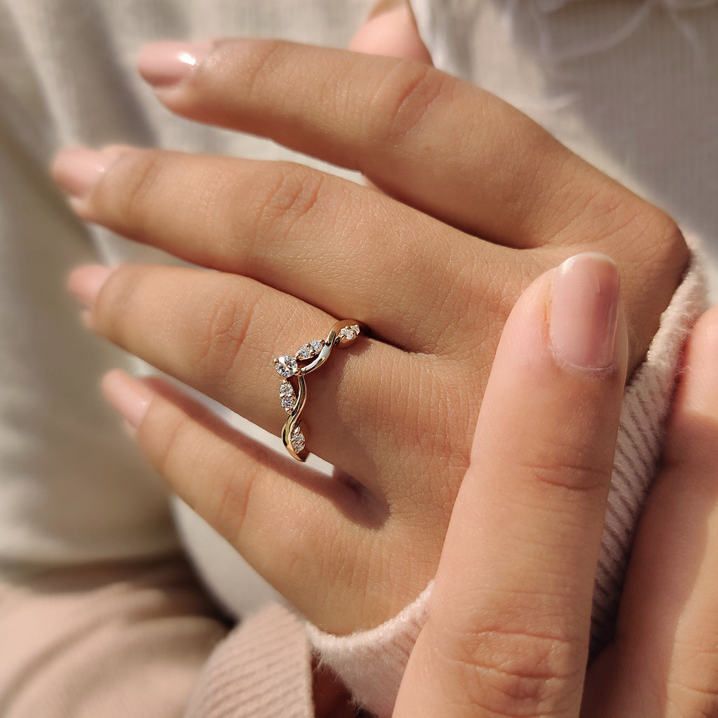Crown Wedding Band With Round Diamond