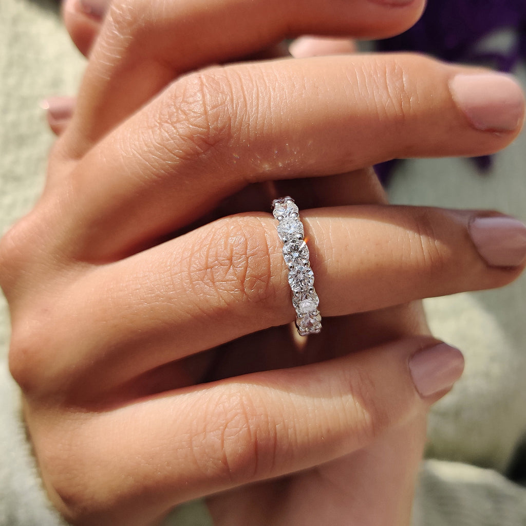 White Gold Engagement Band – Round Diamond