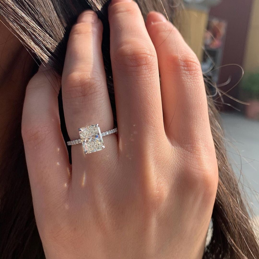 1.80 CT Radiant Cut Pave Setting Moissanite Engagement Ring Zweitbild