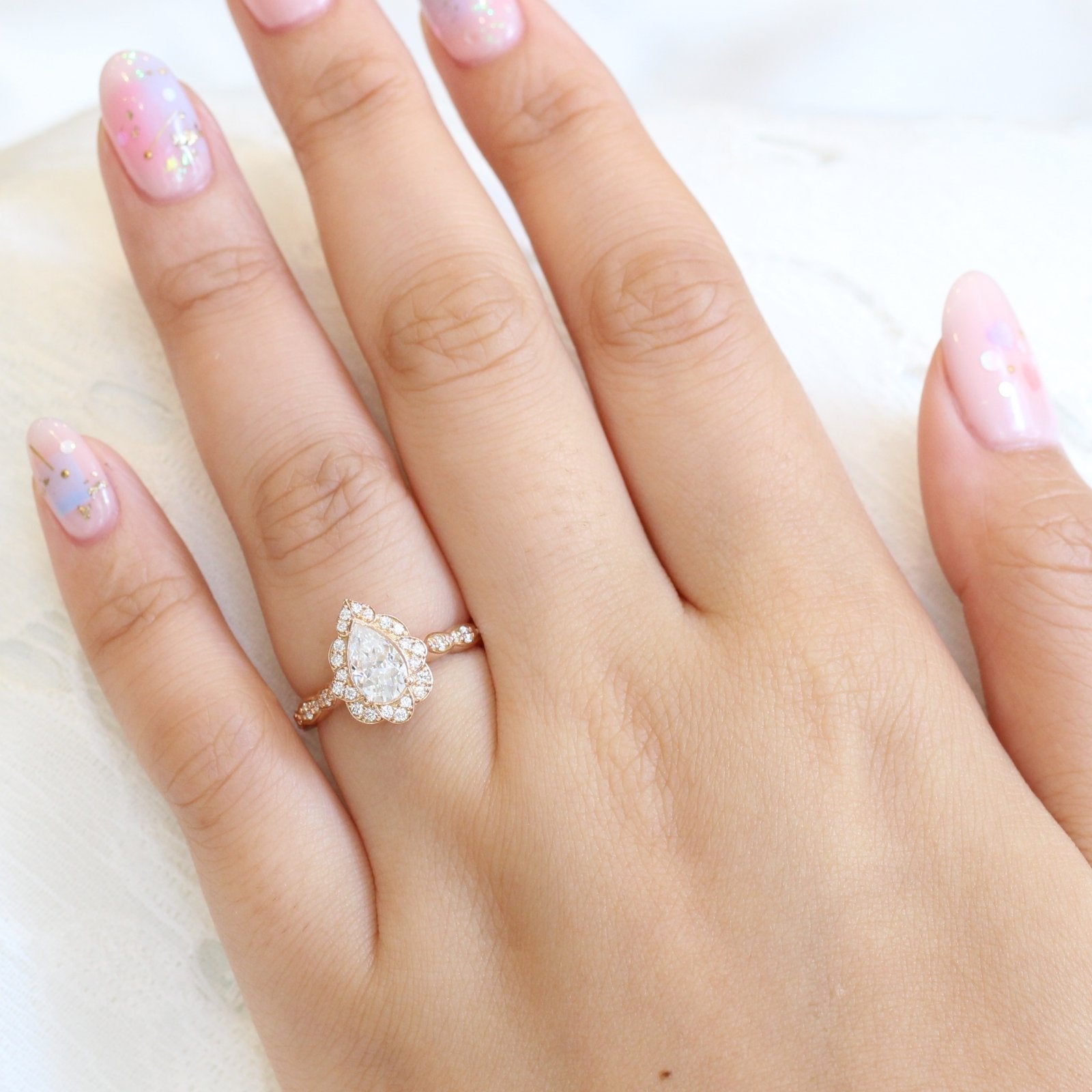1.0 CT Vintage Floral Pear Cut Diamond Moissanite Halo Engagement Ring