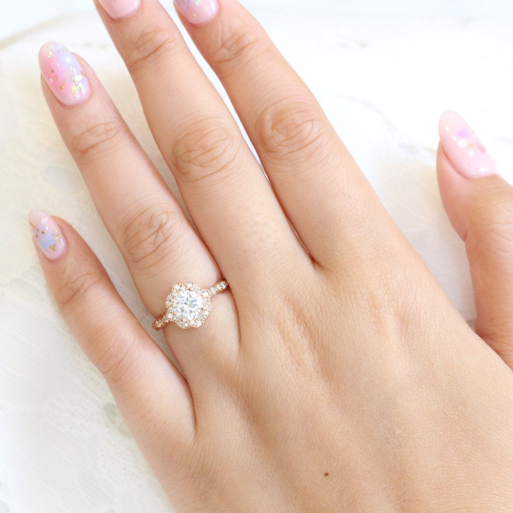 1.0 CT Vintage Floral Round Cut Diamond Moissanite Halo Engagement Ring