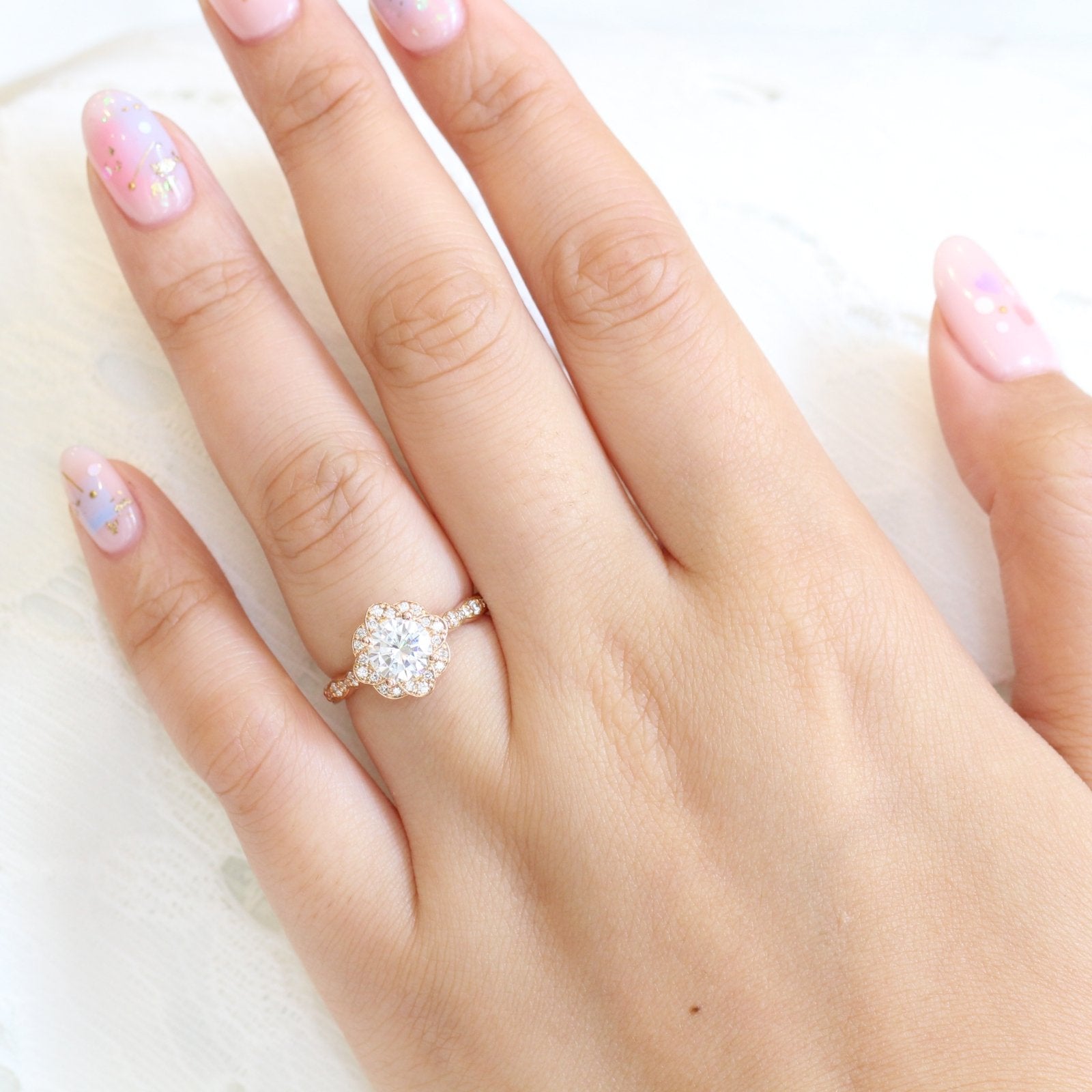1.0 CT Vintage Floral Round Cut Diamond Moissanite Halo Engagement Ring