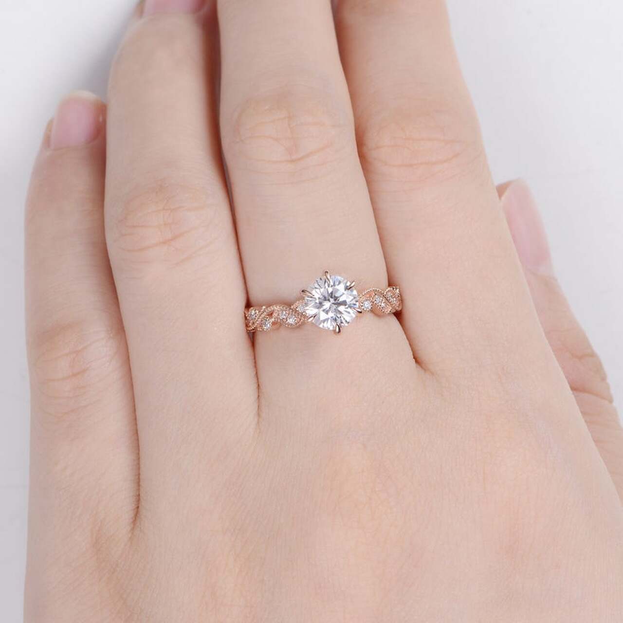 1.0CT Round Cut vintage Style Moissanite Engagement Ring