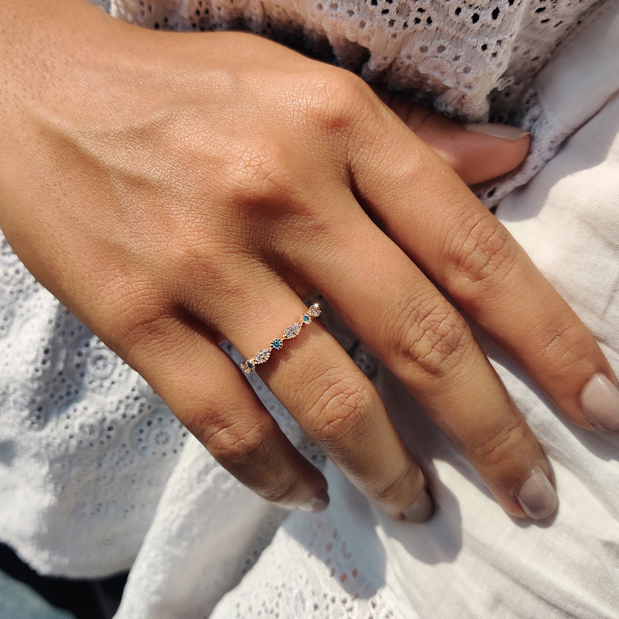 Round Cut Rose Gold Wedding Band Image secondaire du produit