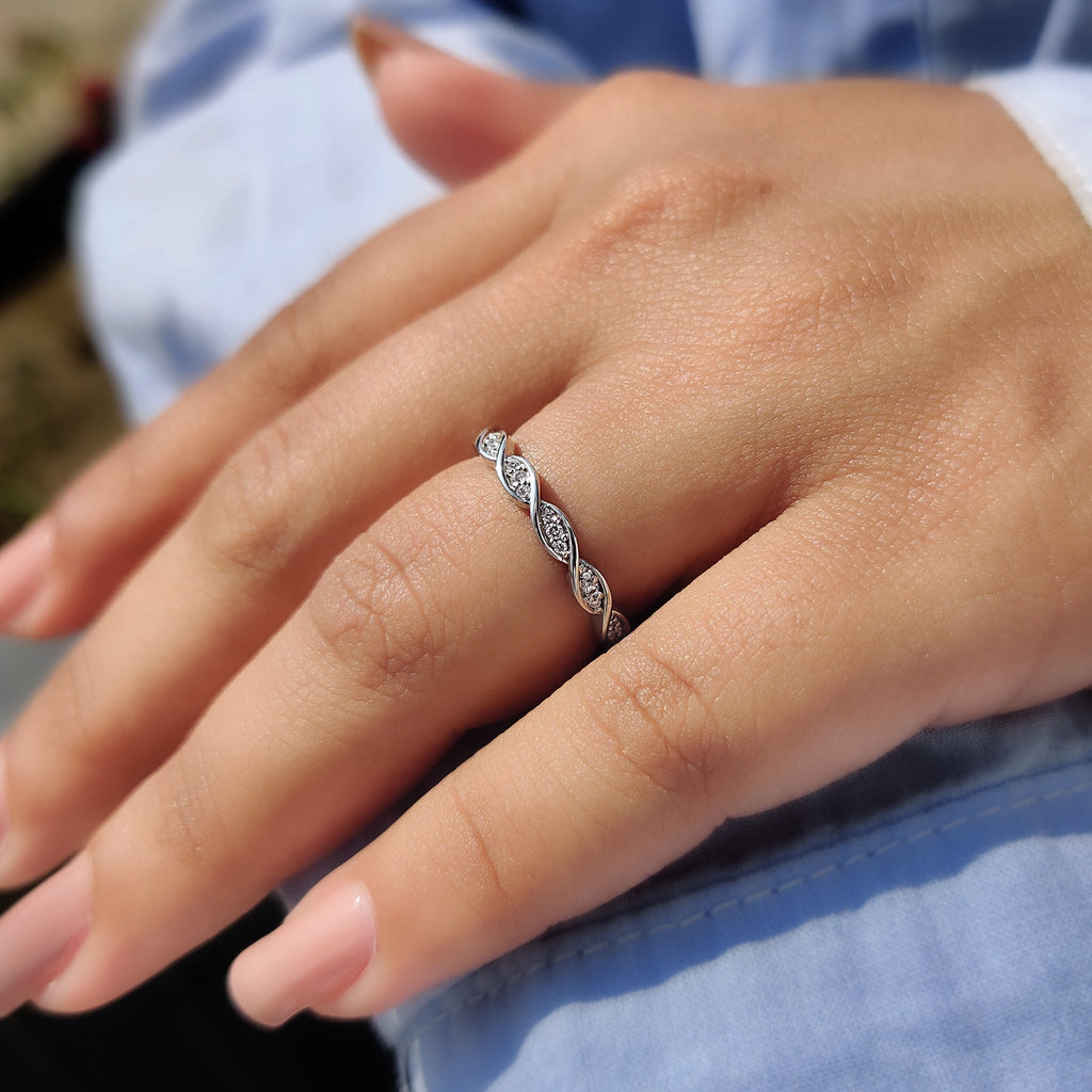 Round Cut Diamond Eternity Twisted Wedding Band