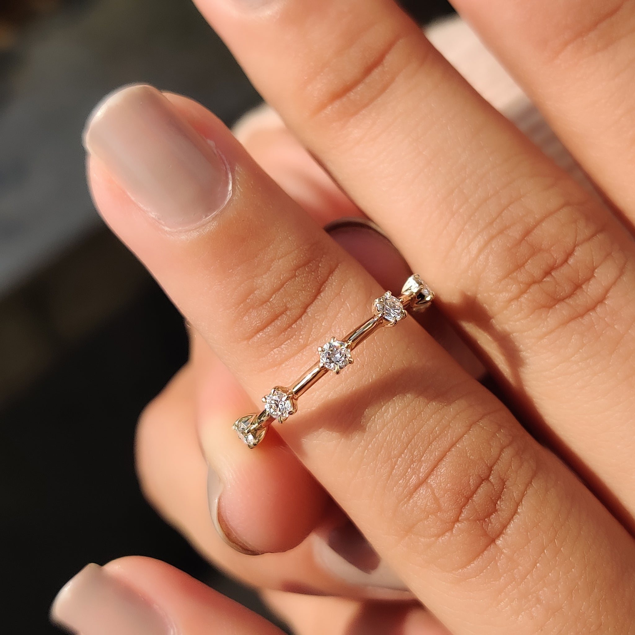 round cut wedding band In Distance Pave Setting Zweitbild