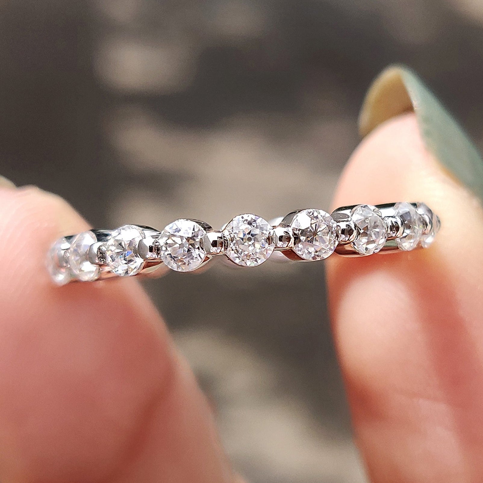 Round Old European Cut Wedding Band In Eternity Style Image principale du produit