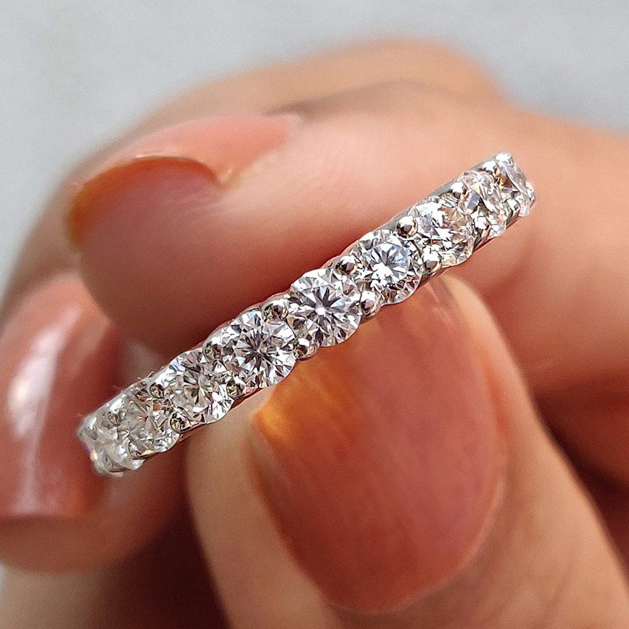 Moissanite Eternity Band White Gold With Round Cut Hauptbild