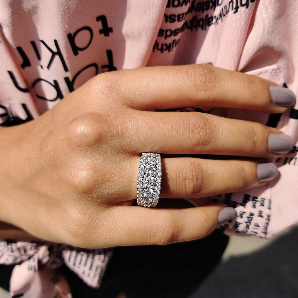 half eternity band In Round Cut Stone