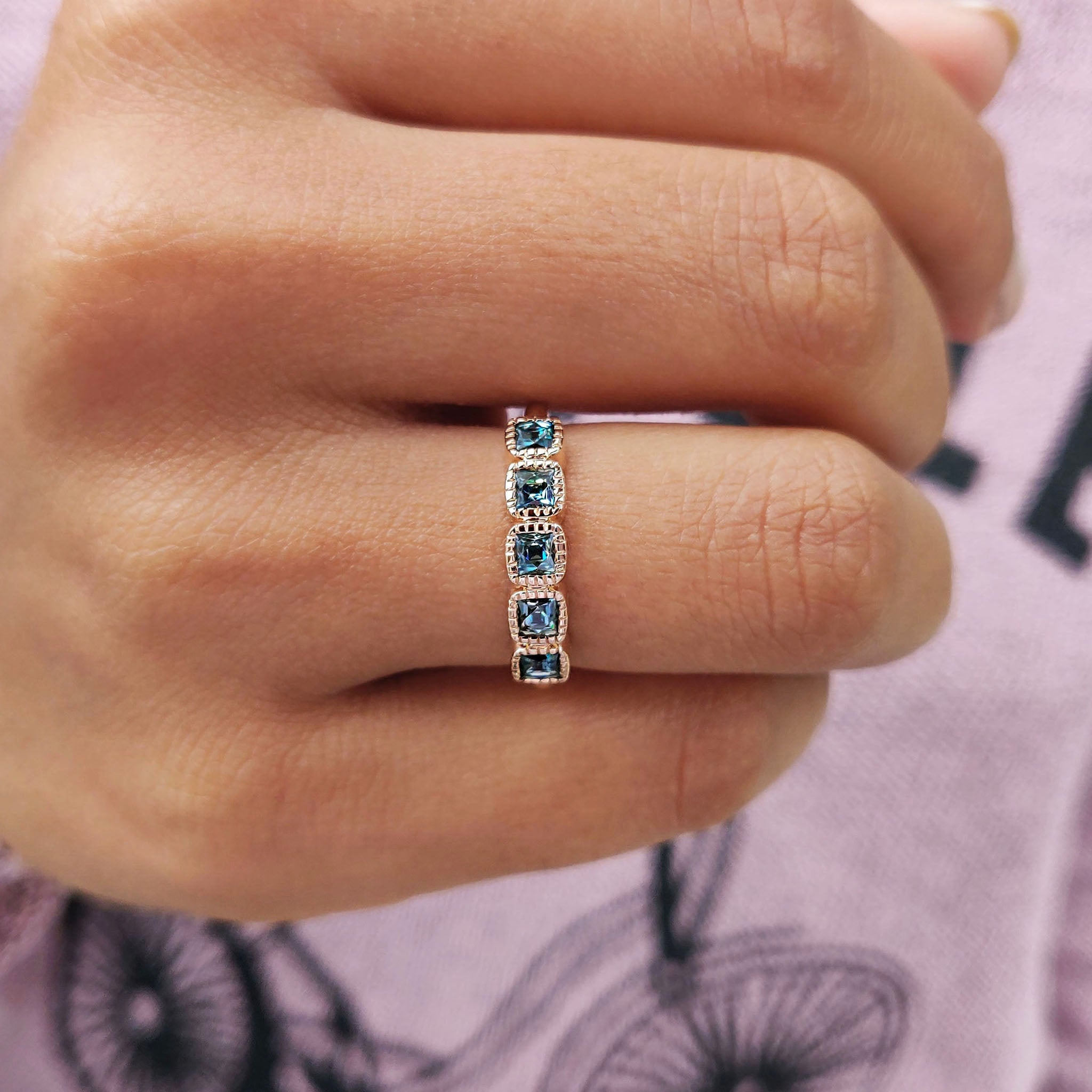 French Cut Half Eternity Band Imagen principal del producto
