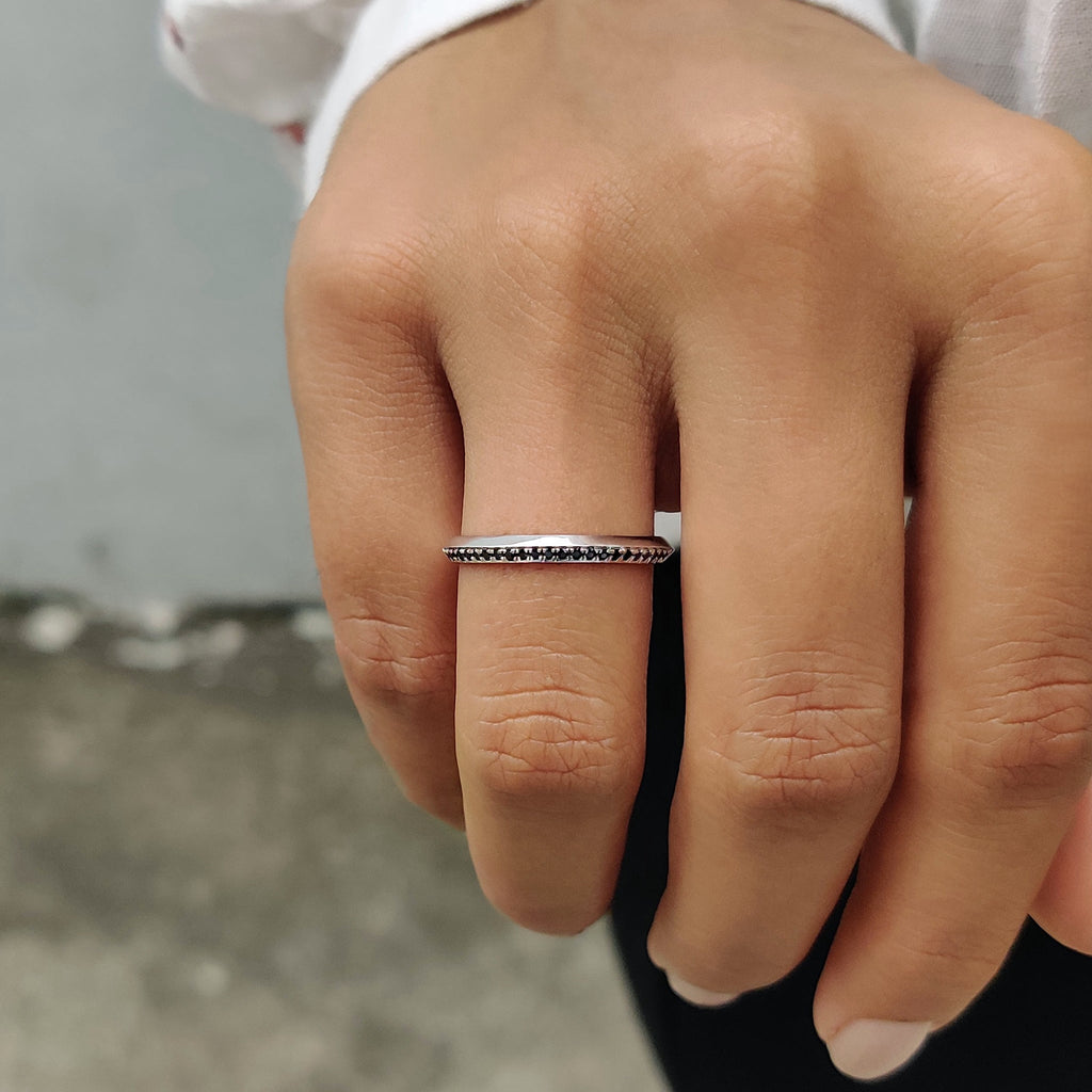 Knife Edge Wedding Band With Black Moissanite
