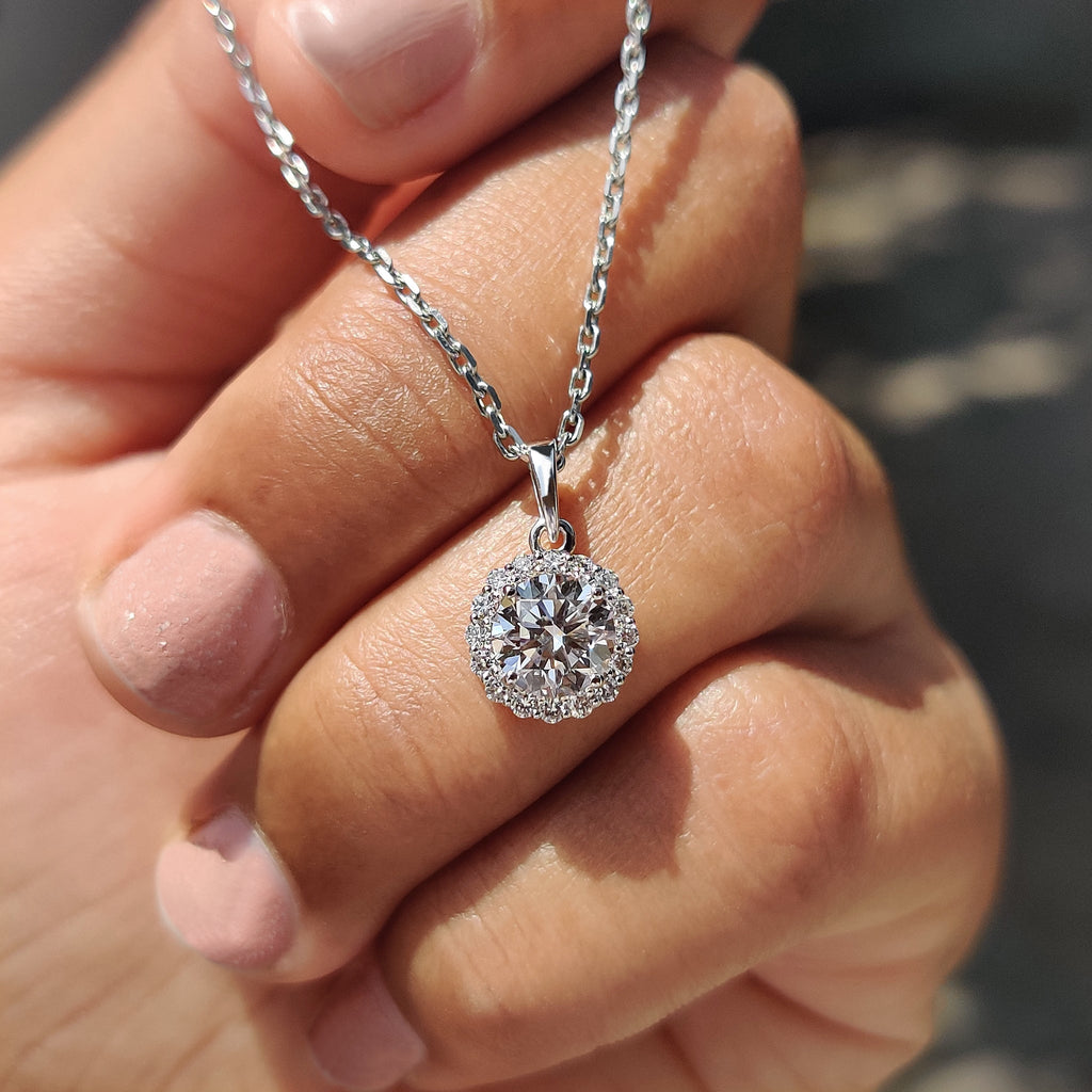 Halo Pendant – Round Cut Diamond
