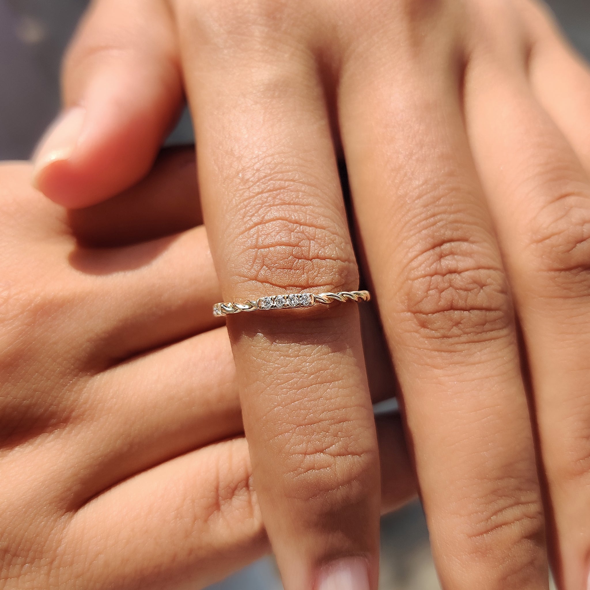 Twisted Wedding Band With Round Diamond