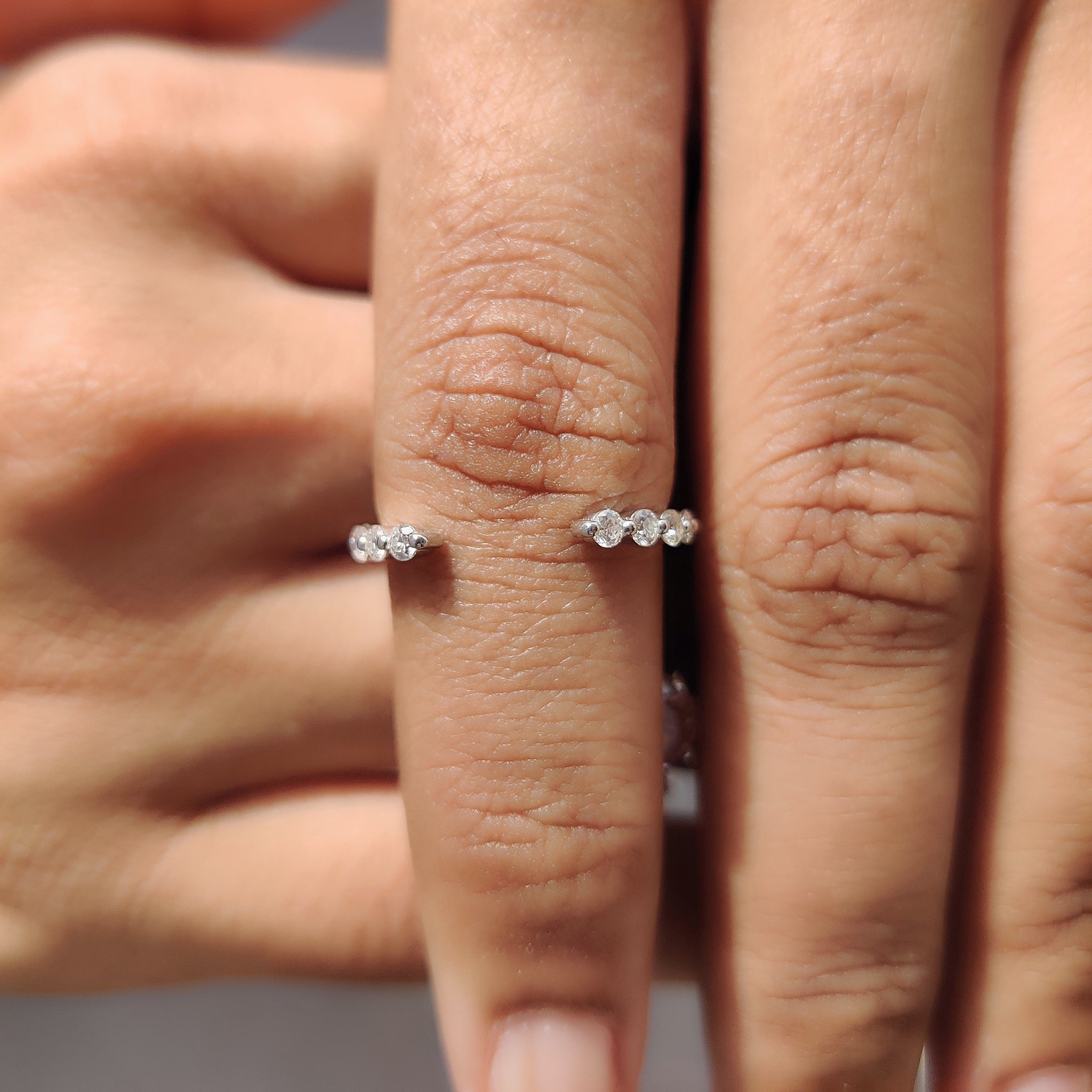 Round Cut Shared Prong Wedding Band