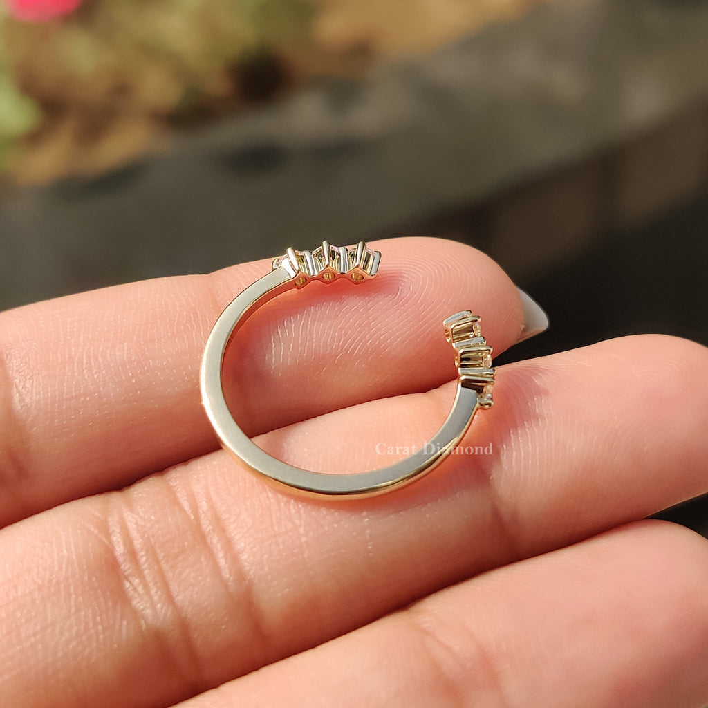 Round Cut Moissanite Open Gap Band