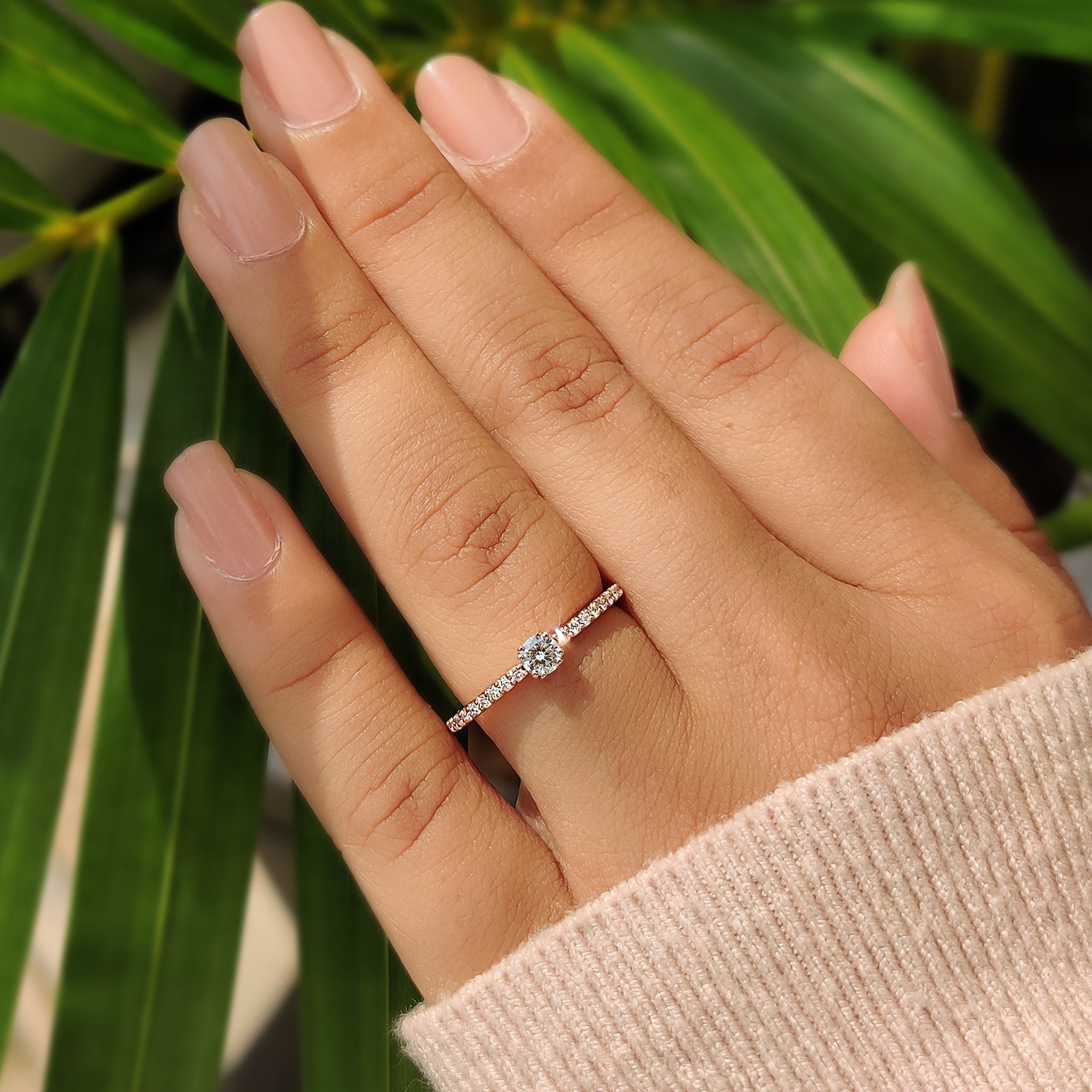 Round Cut Minimalist Engagement Ring