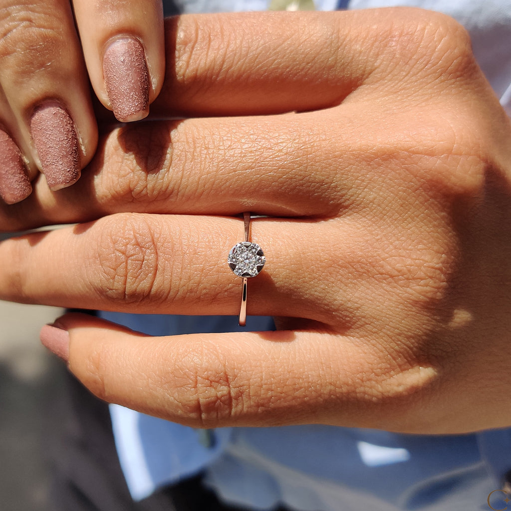 Round Cut Diamond Ring in Classic Tapered Shank