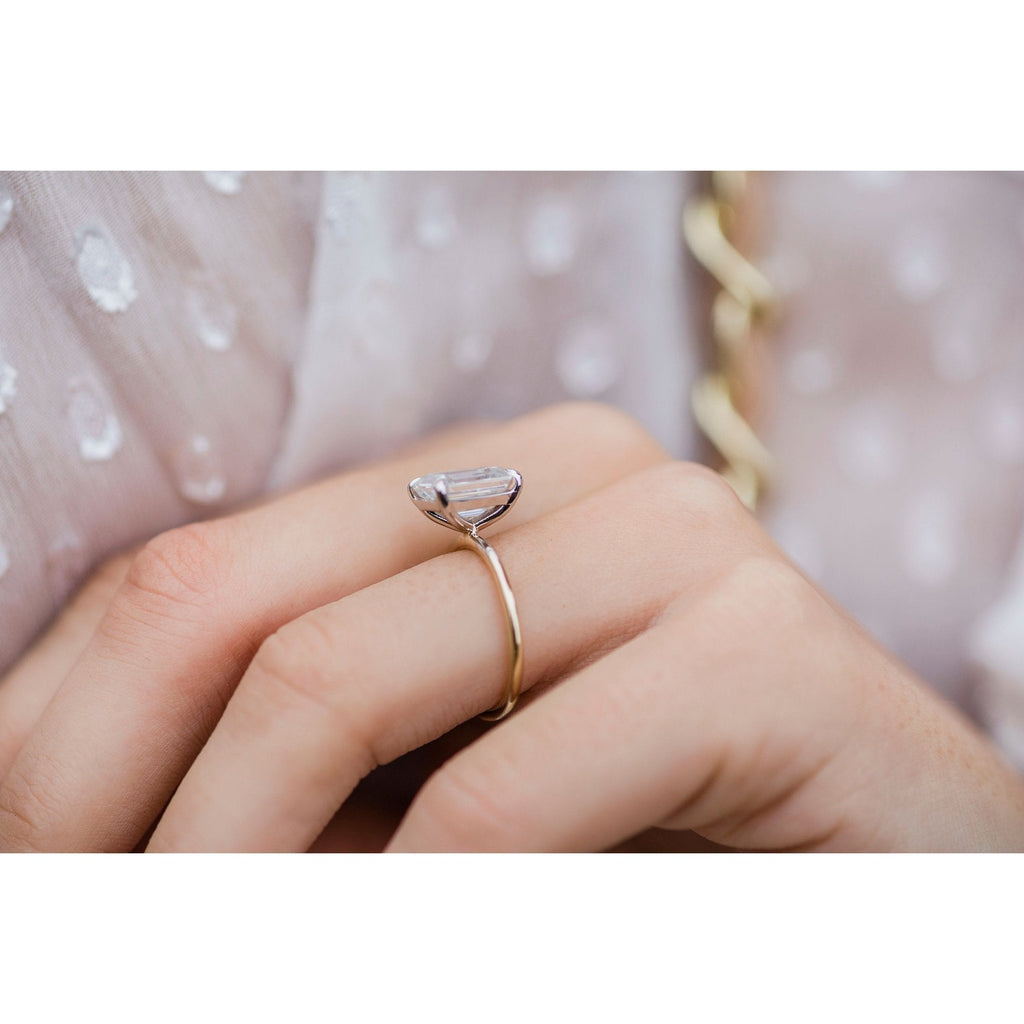 2.60 CT Emerald Moissanite Solitaire Engagement Ring