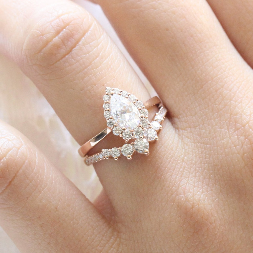 1.0CT Pear Cut Moissanite Halo Bridal Ring Set