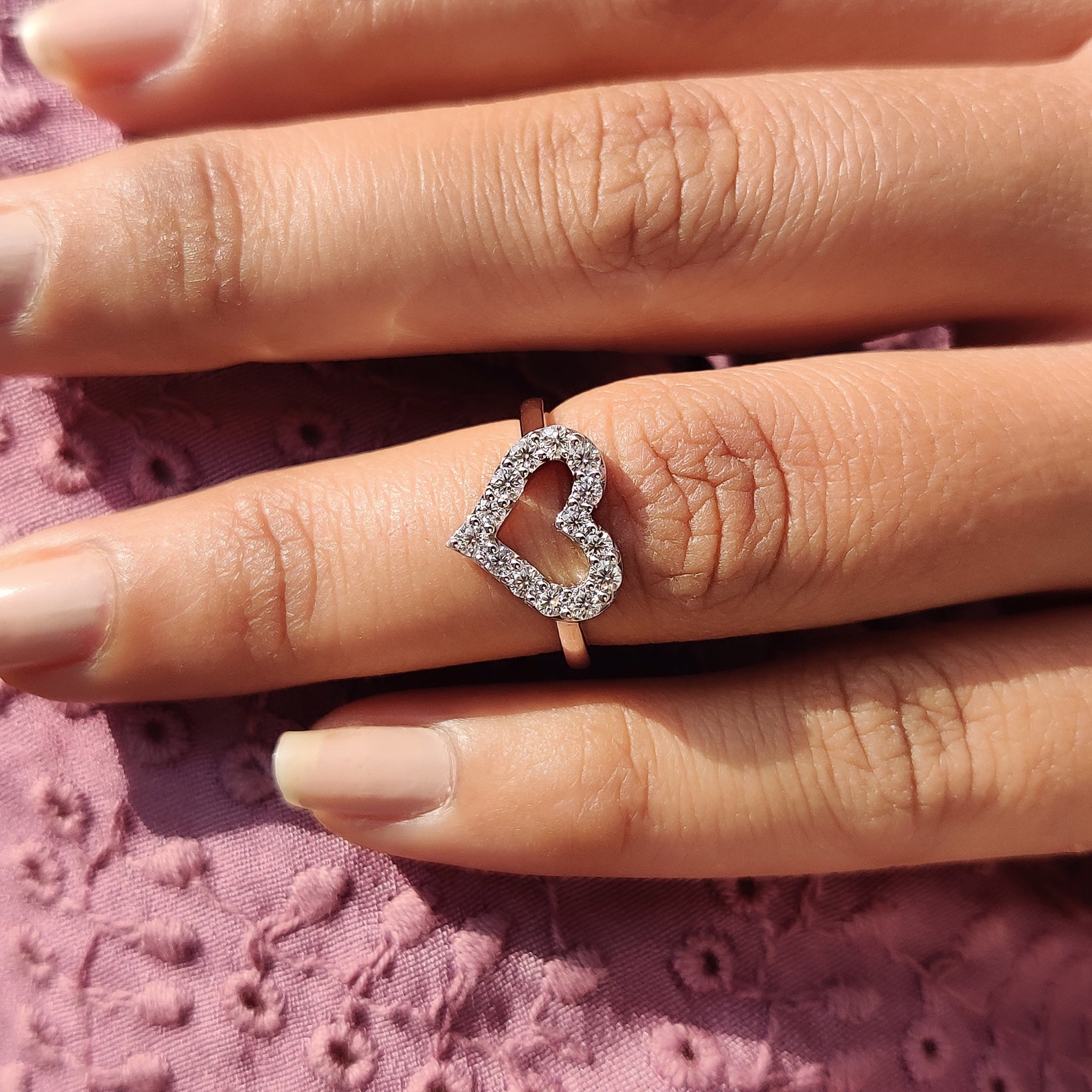 Heart Shape Outline Ring With Round Cut Moissanite
