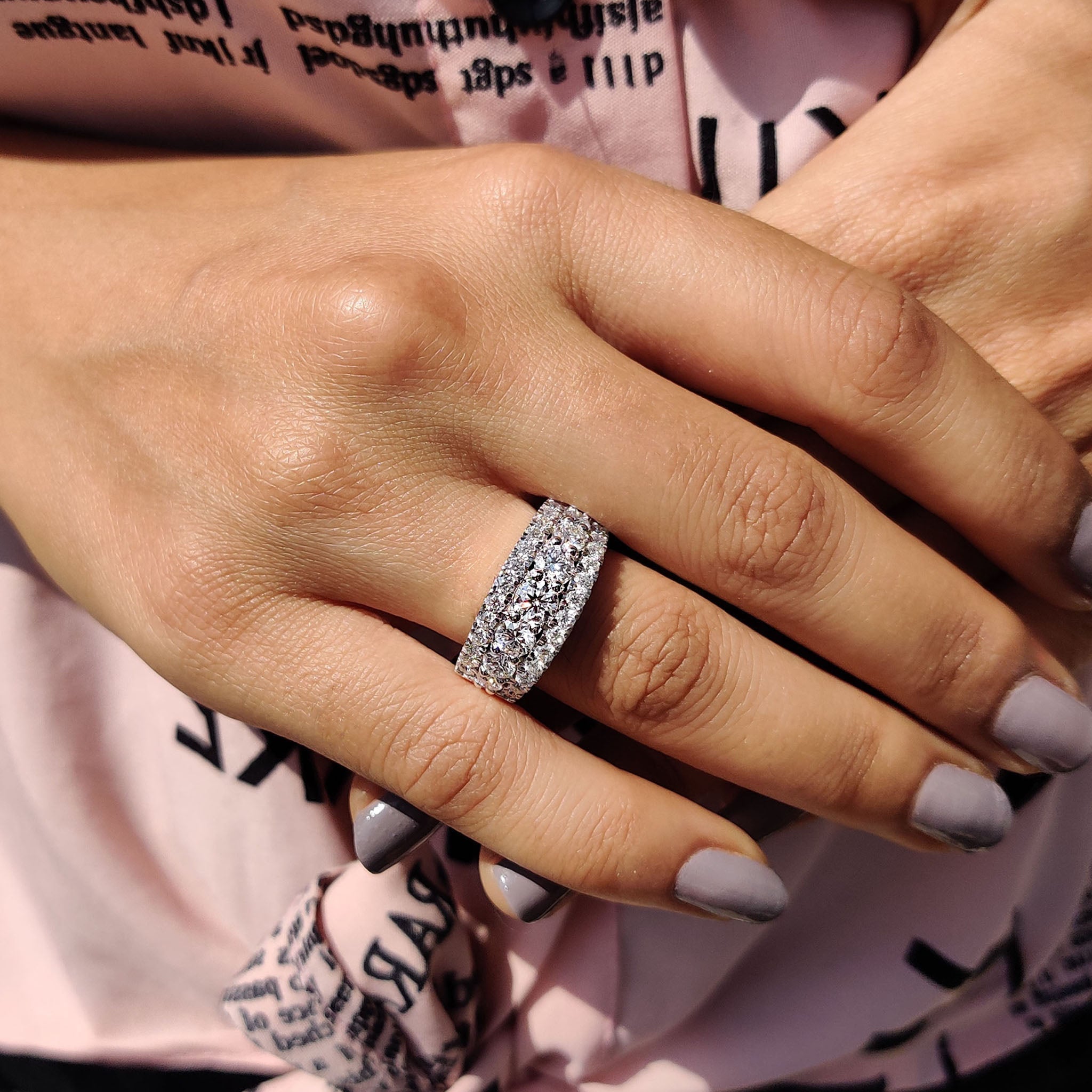 half eternity band In Round Cut Stone