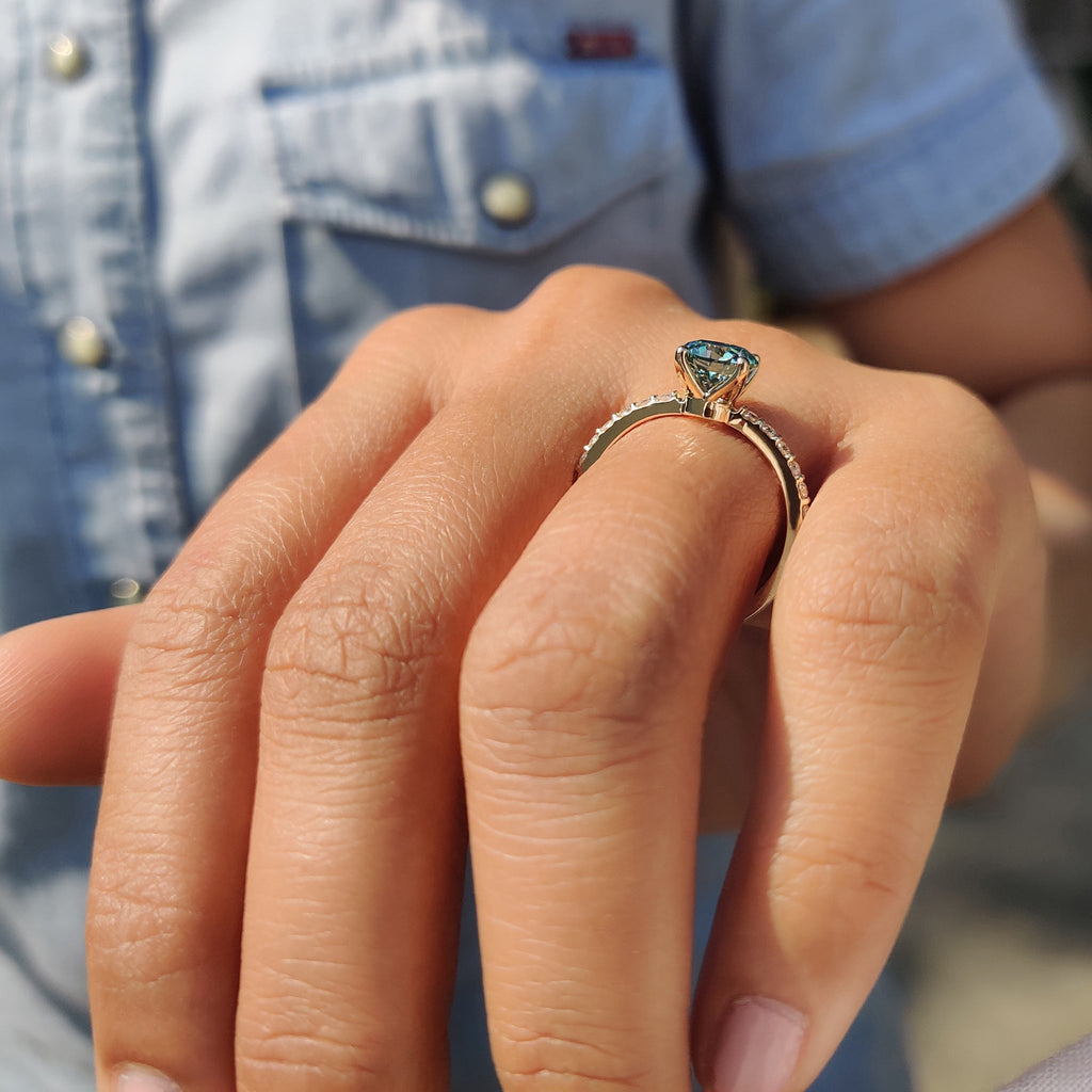 Round Cut Engagement Ring With Round Cut Pave Style