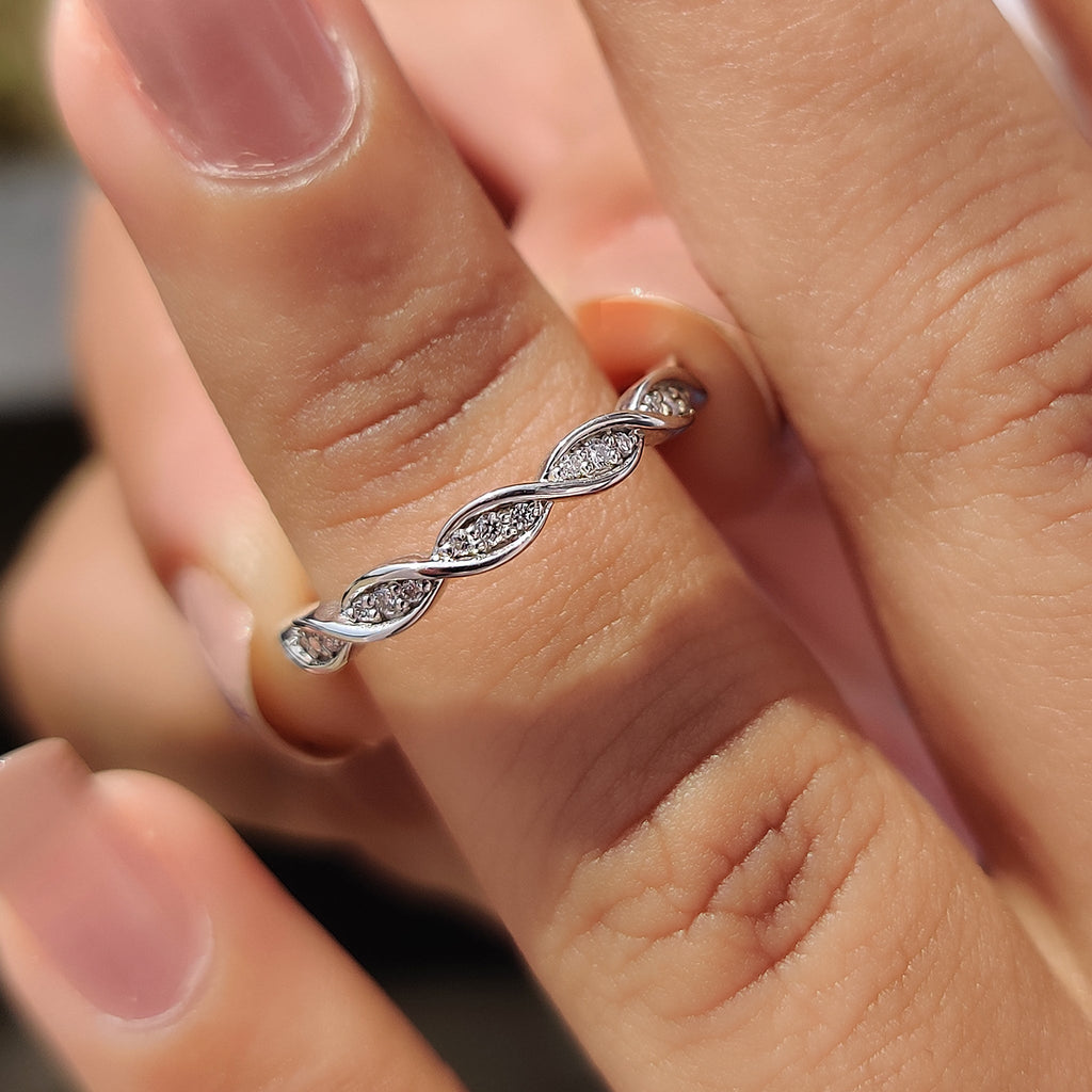 Round Cut Diamond Eternity Twisted Wedding Band