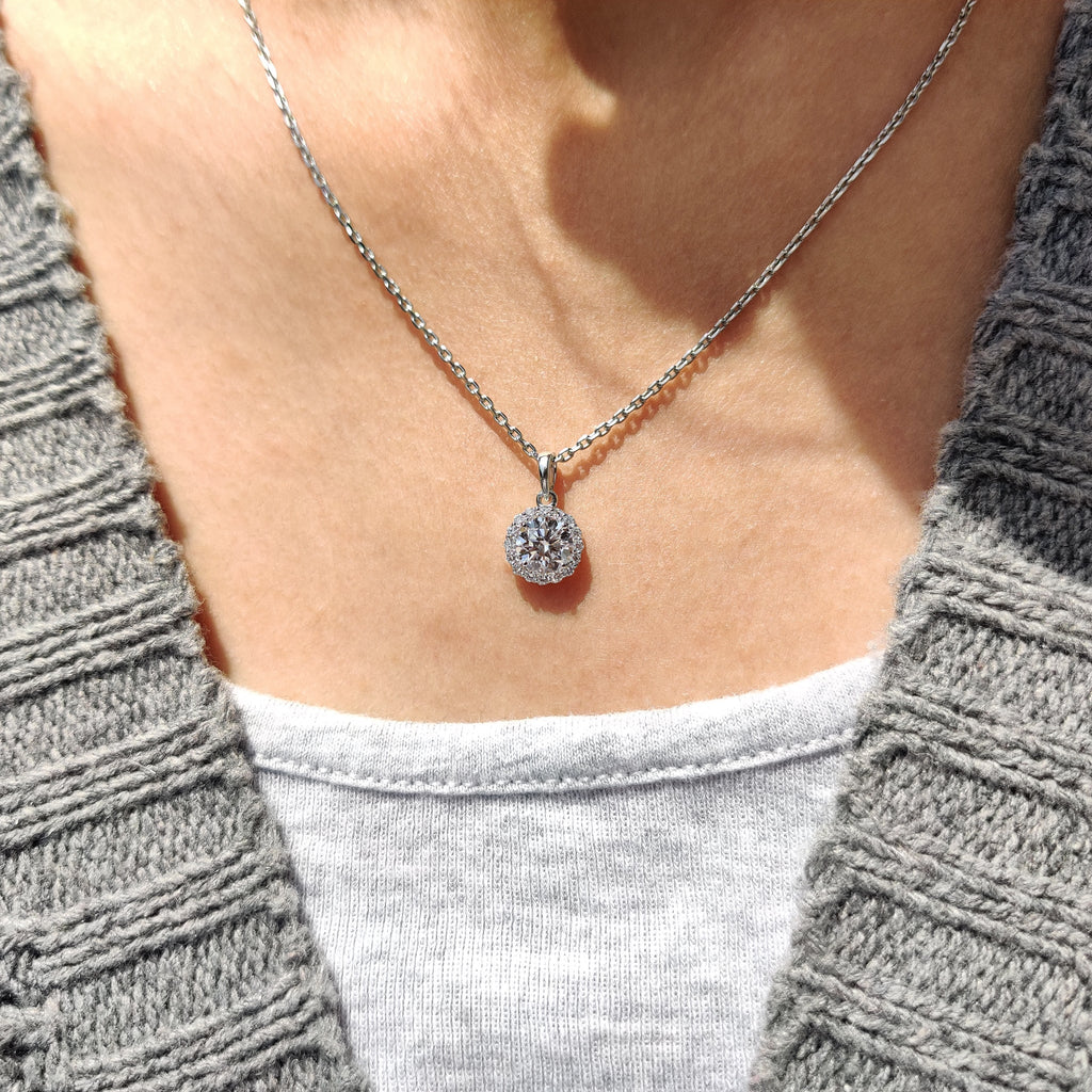 Halo Pendant – Round Cut Diamond