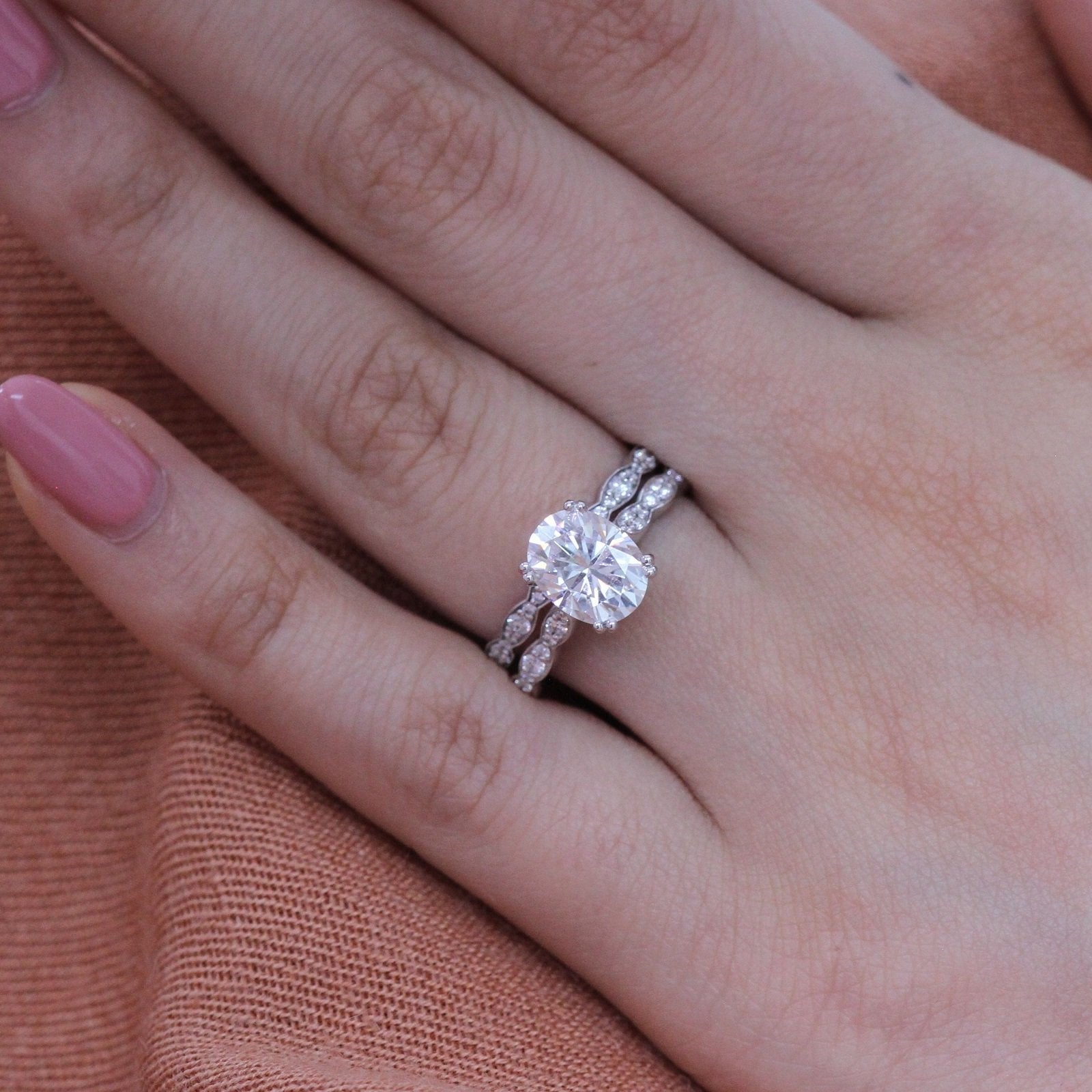 2.0CT Oval Moissanite Vintage Halo Bridal Ring Set