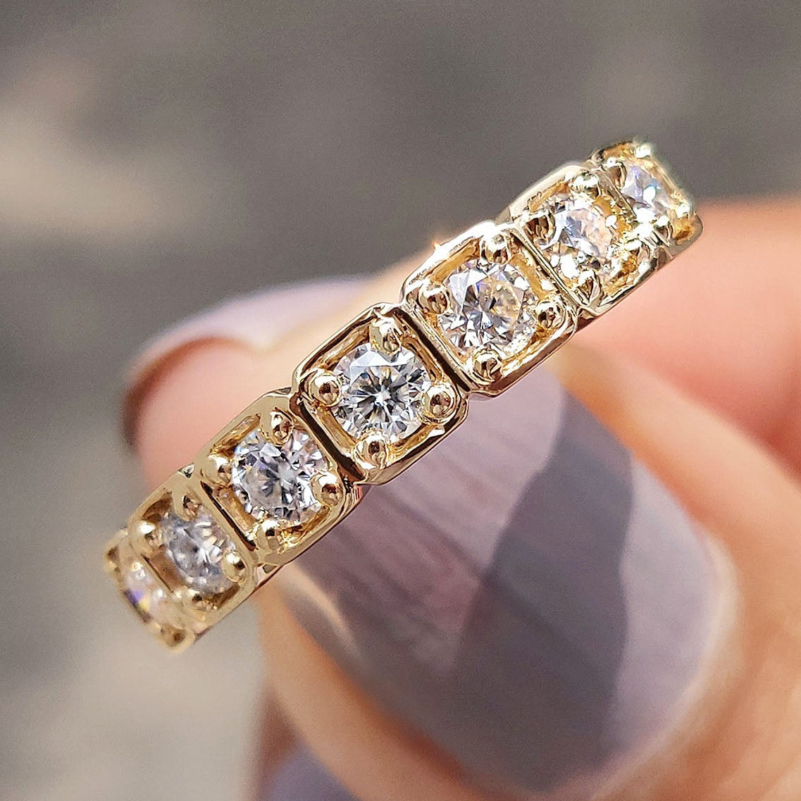 Half Eternity Band In Square Bezel Box Setting Imagen principal del producto