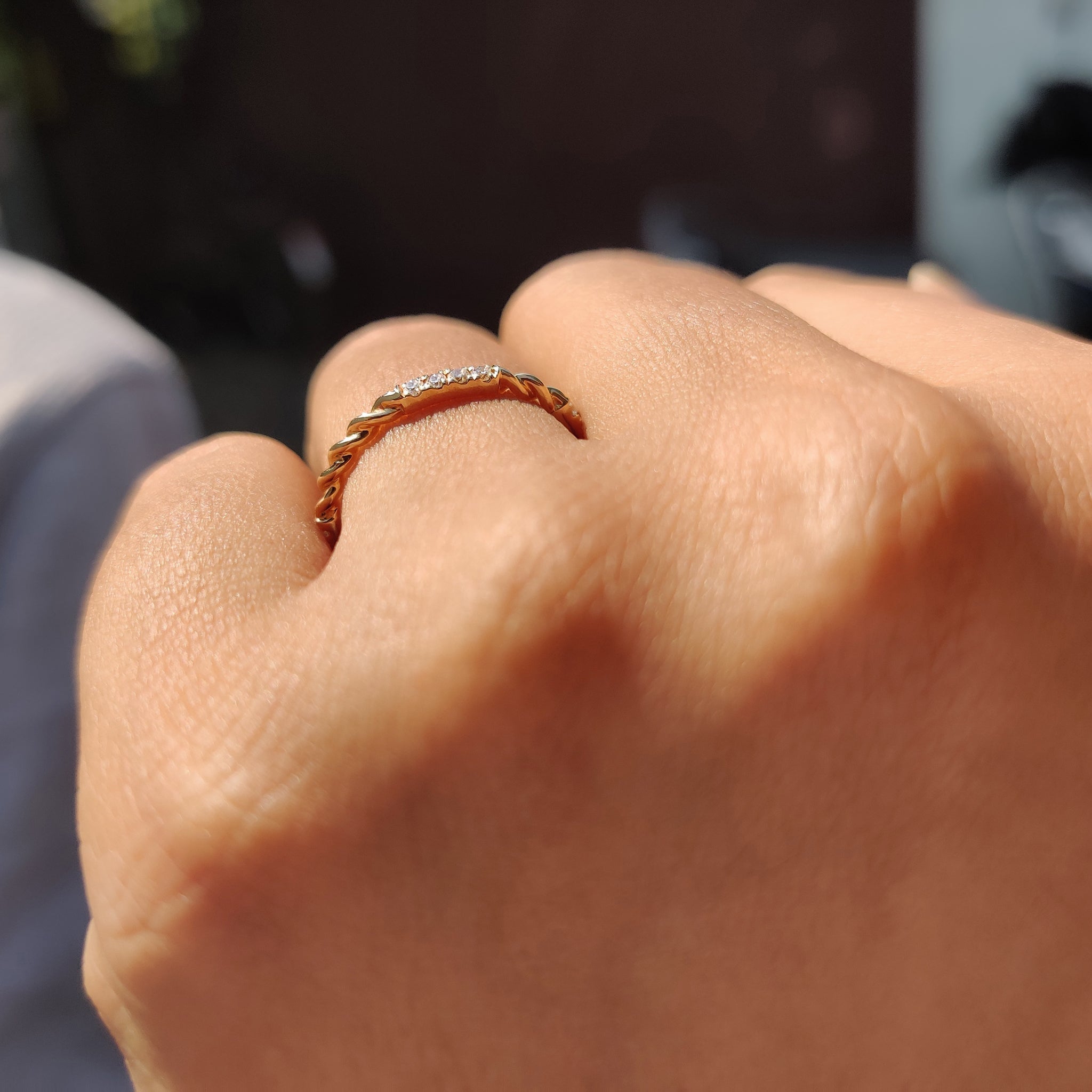 Twisted Wedding Band With Round Diamond