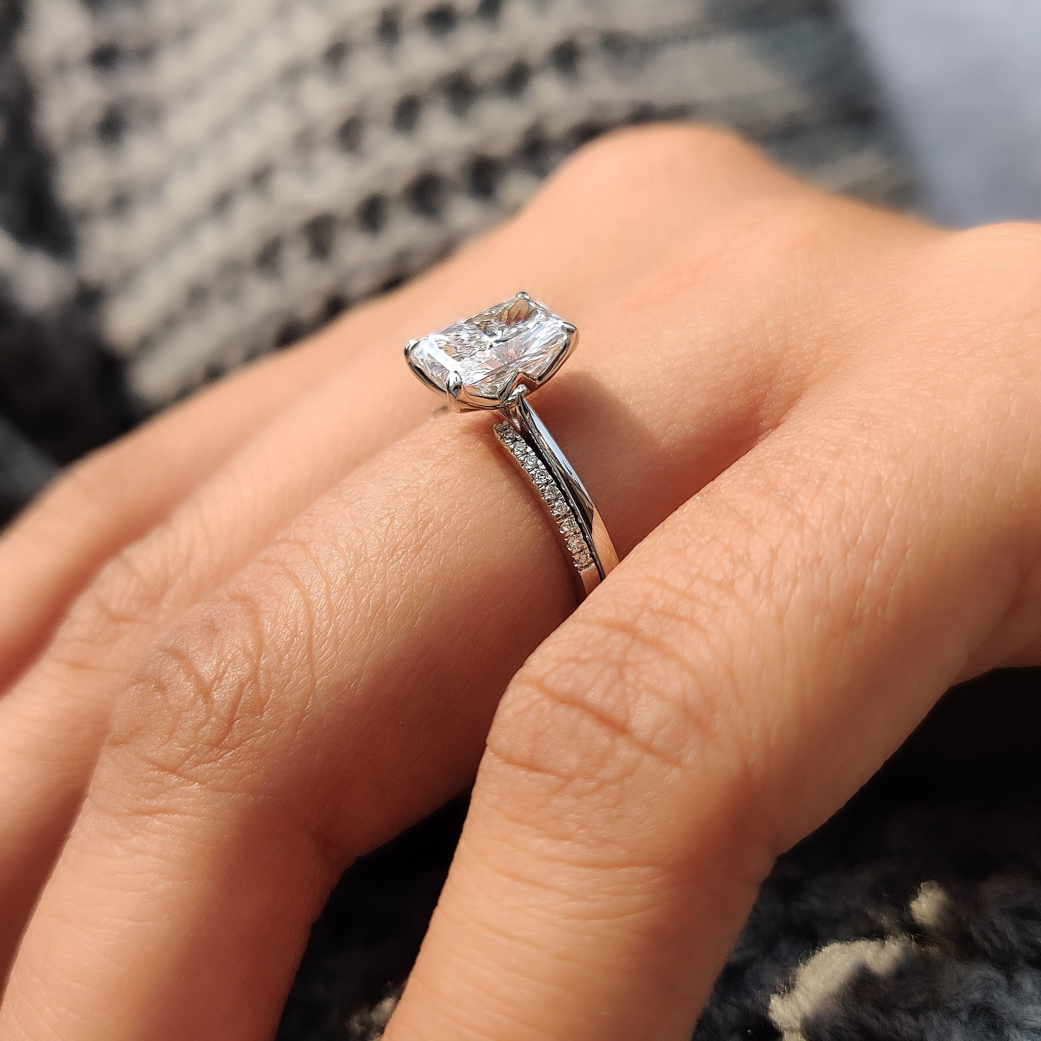 Round Diamond Band with Open Gap Design