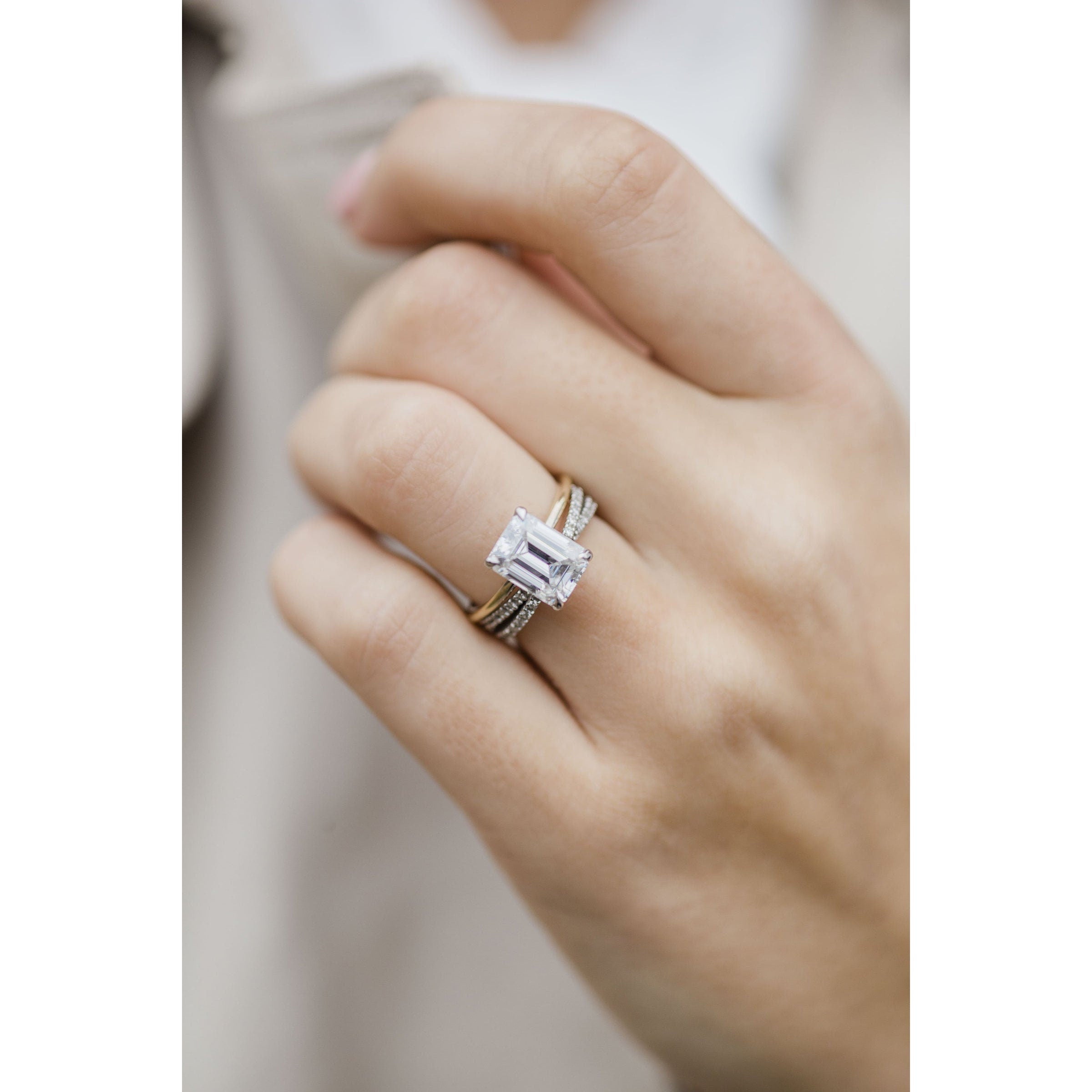 0.40 TCW Round Cut Cross Over Moissanite Wedding Band Secondary image