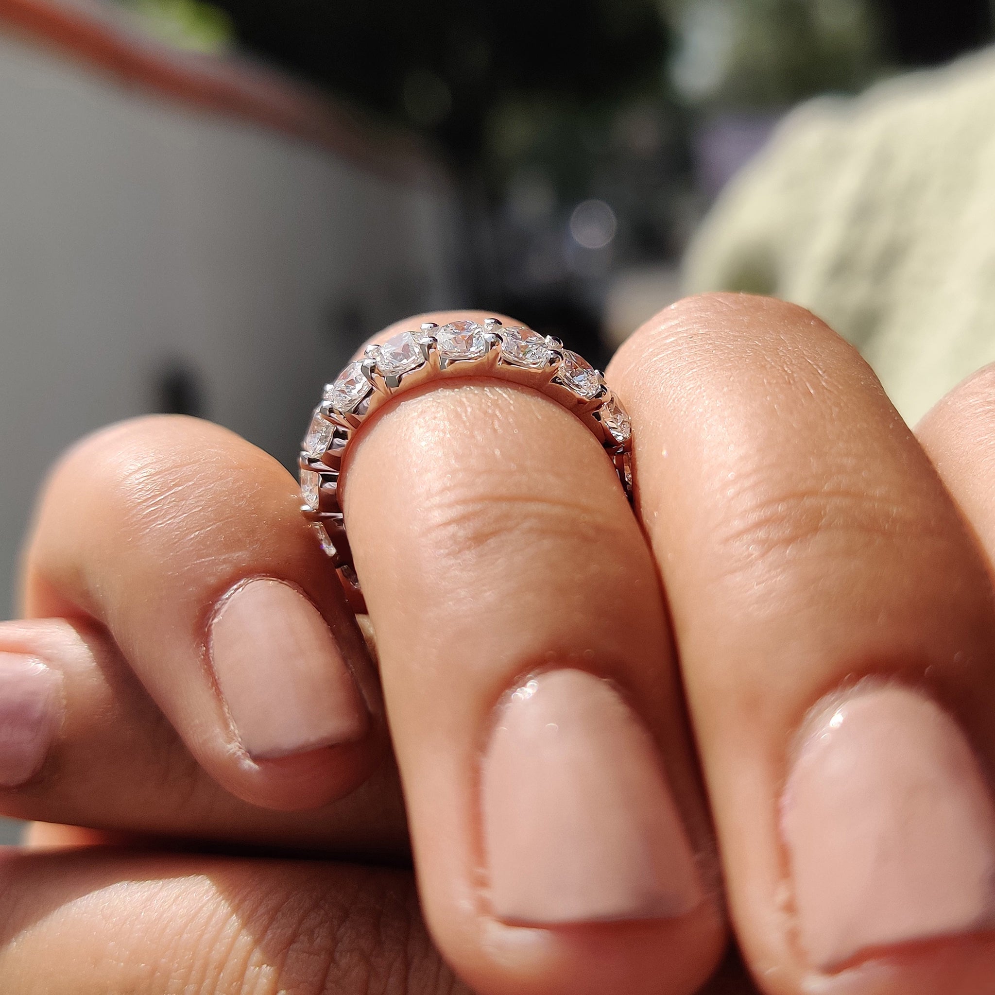 White Gold Engagement Band – Round Diamond