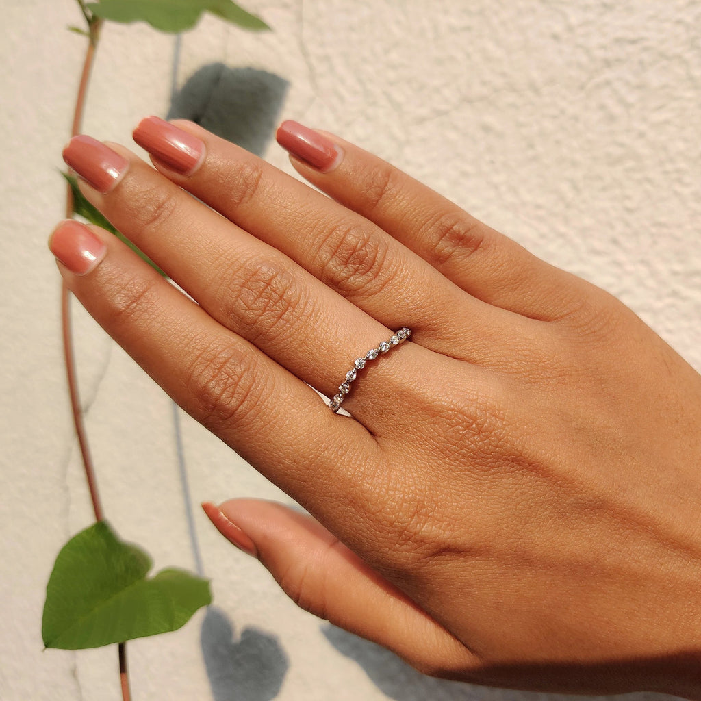 Round Cut Curved Moissanite Wedding Band