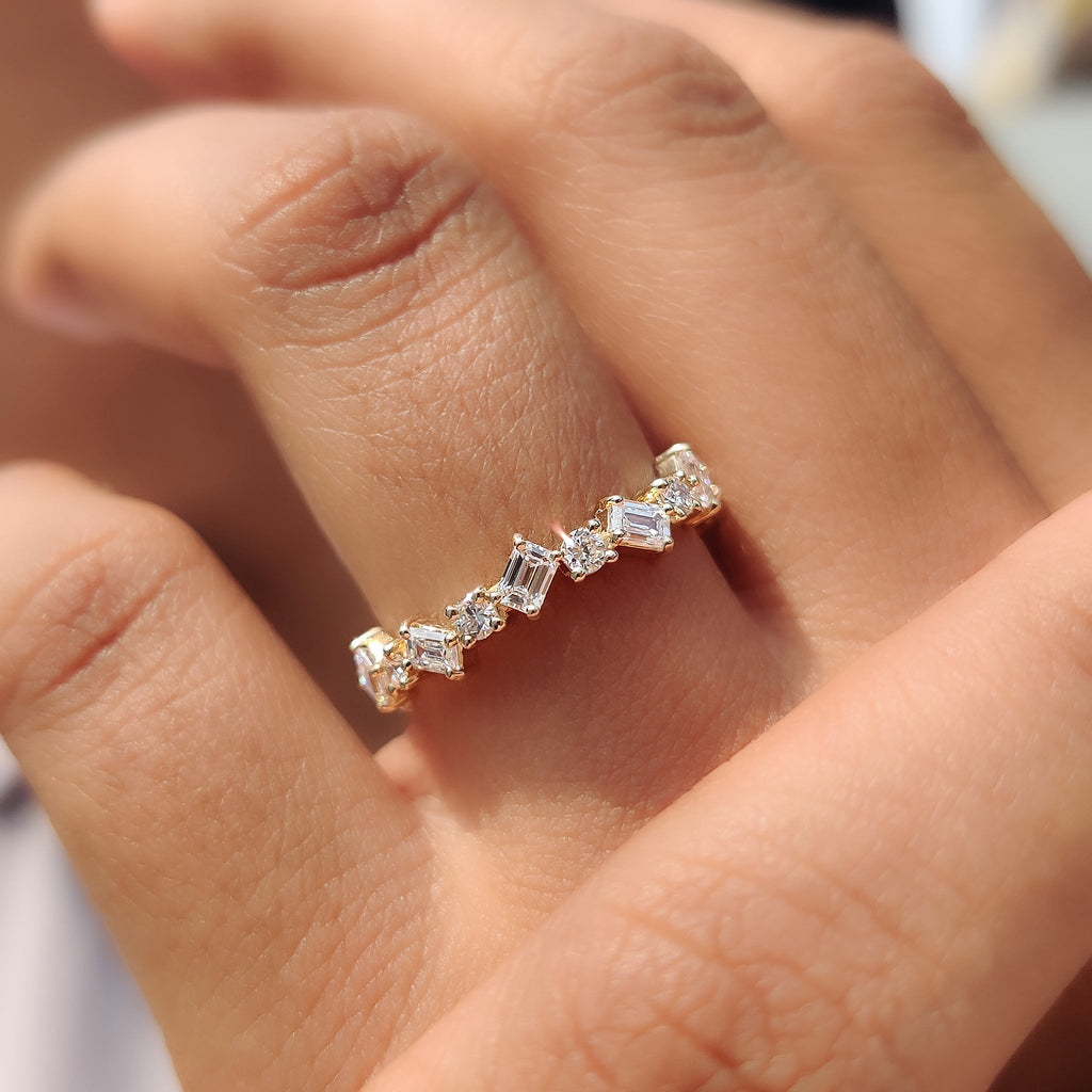 Zig Zag Band Featuring Emerald and Round Cut Diamond